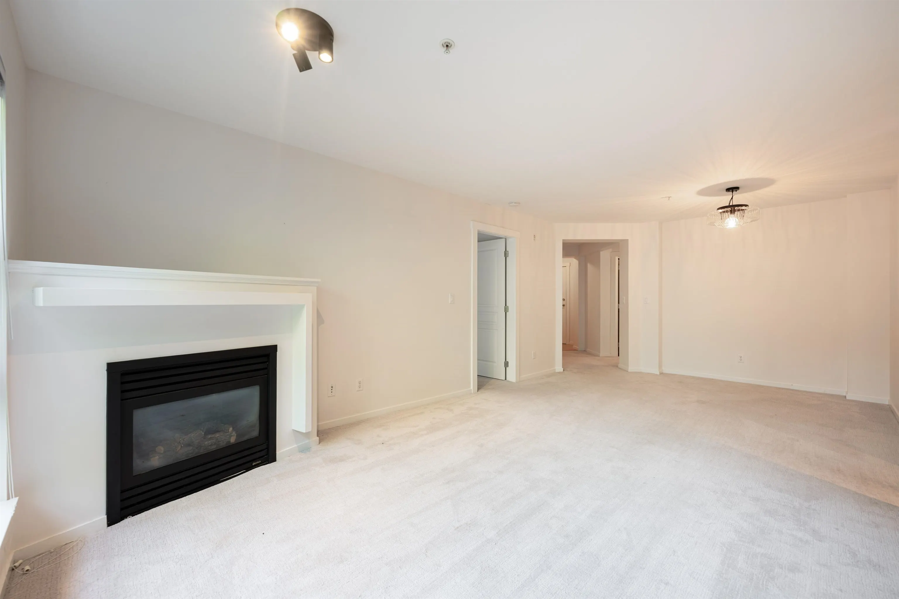 203 9329 University Crescent