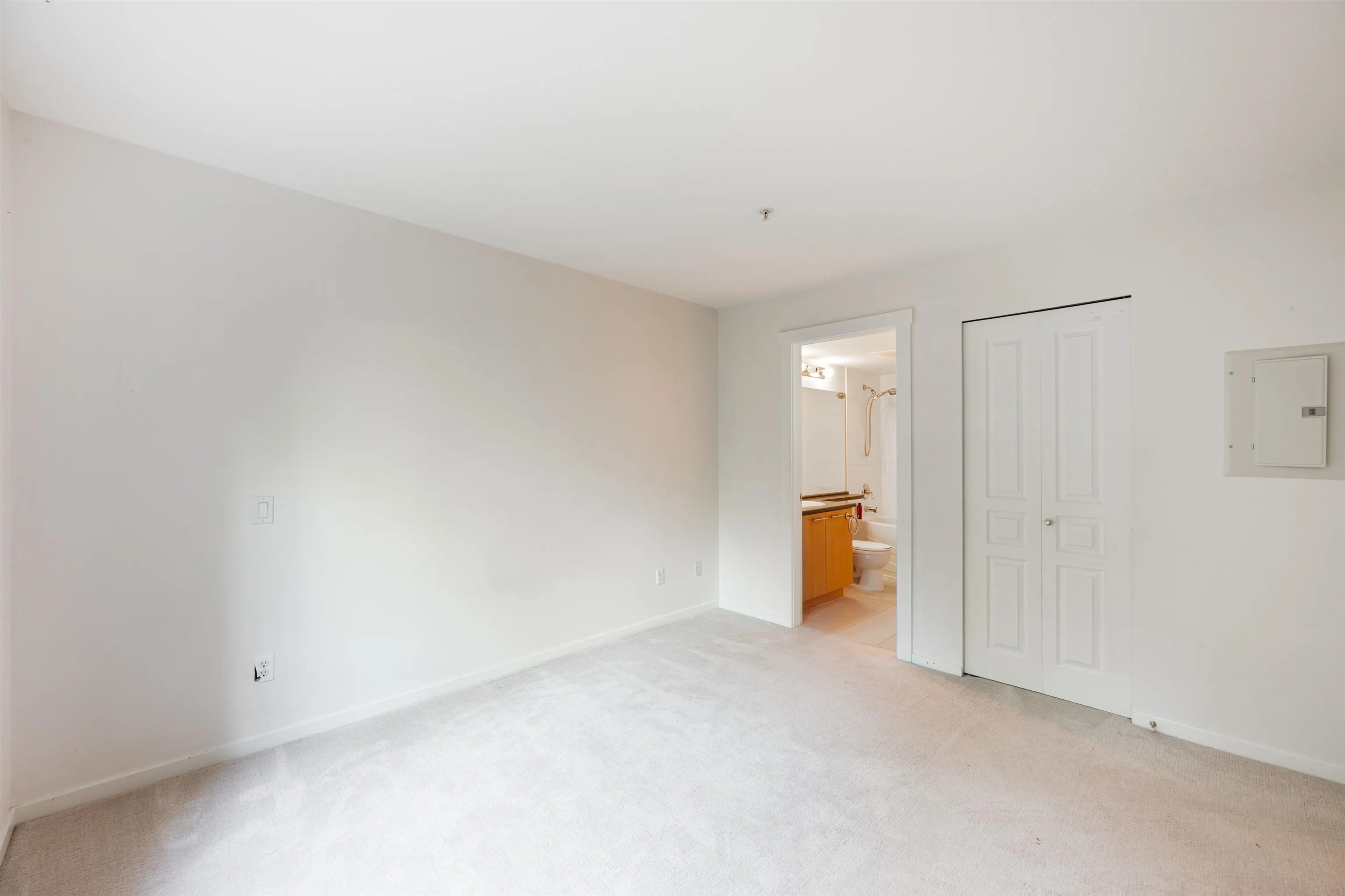 203 9329 University Crescent