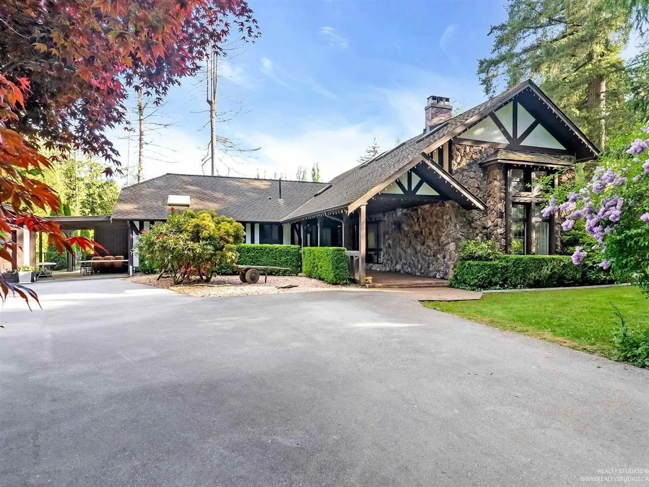20077 Fernridge Crescent