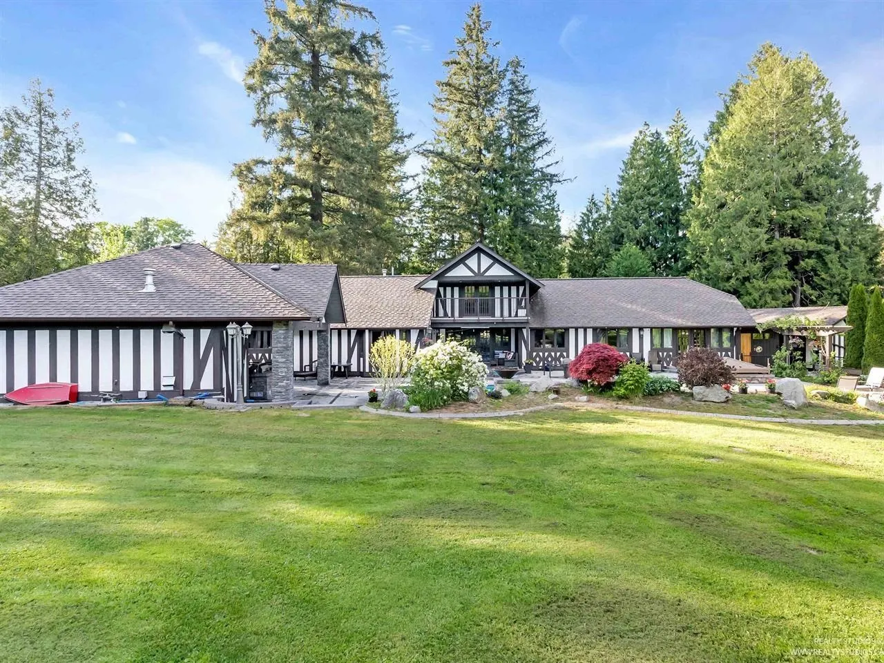 20077 Fernridge Crescent