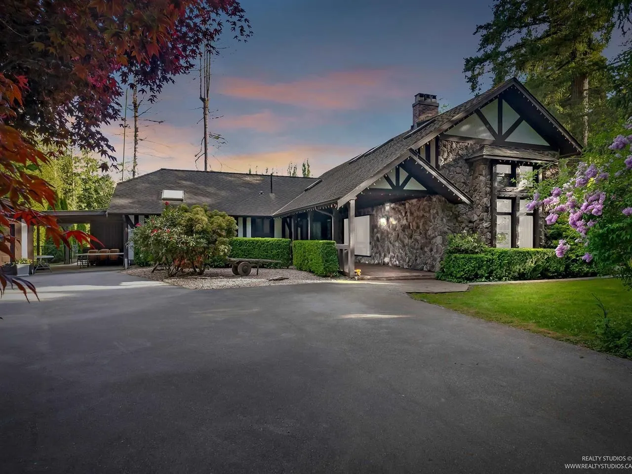 20077 Fernridge Crescent