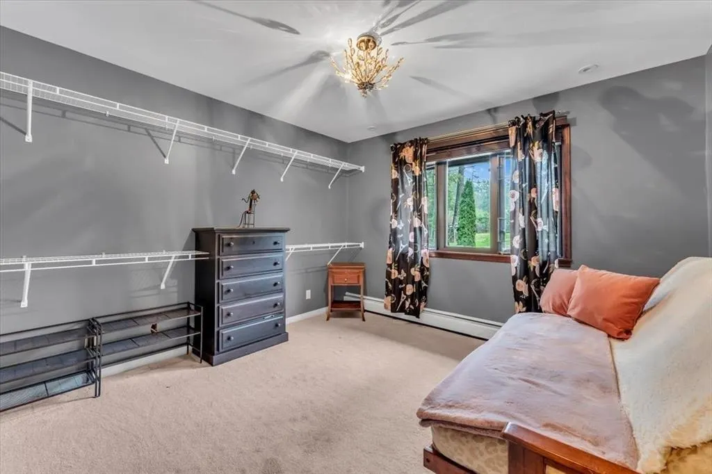 20077 Fernridge Crescent