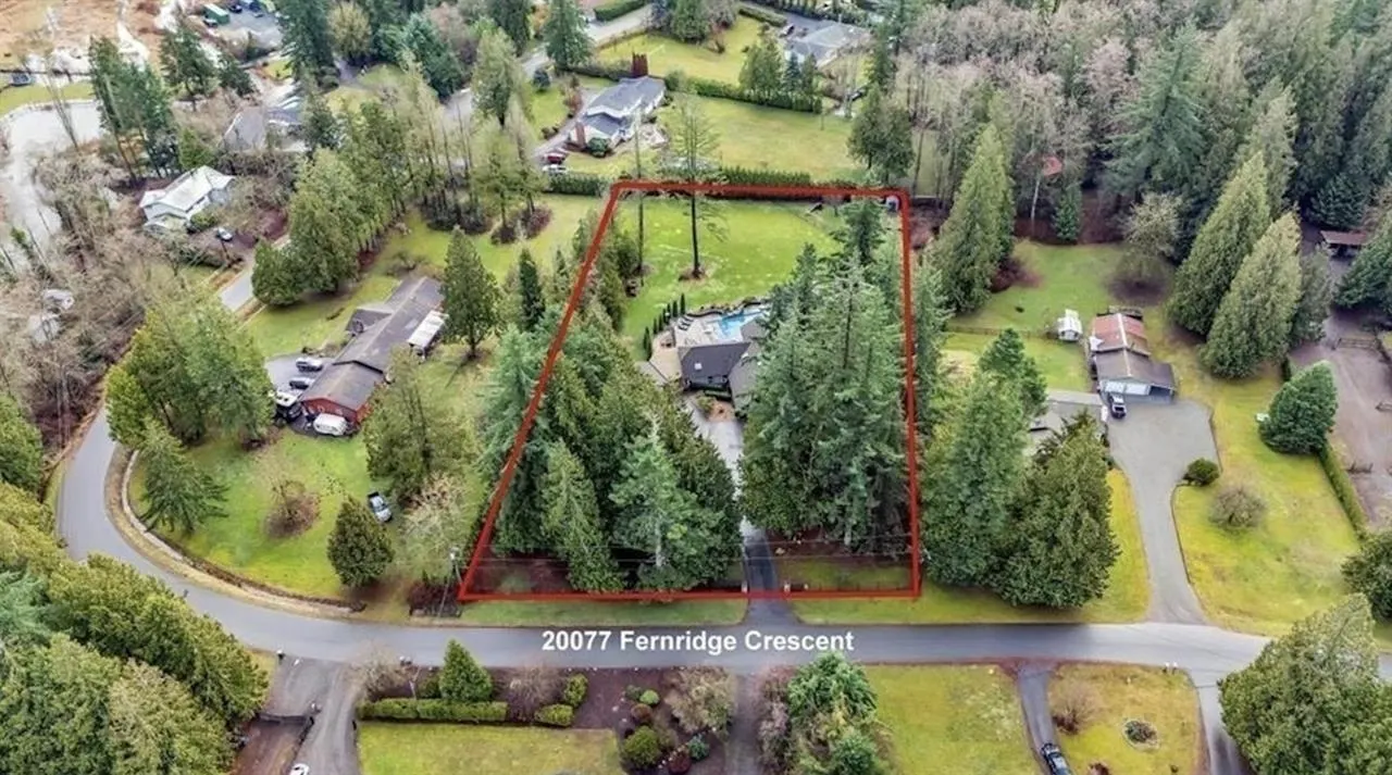 20077 Fernridge Crescent