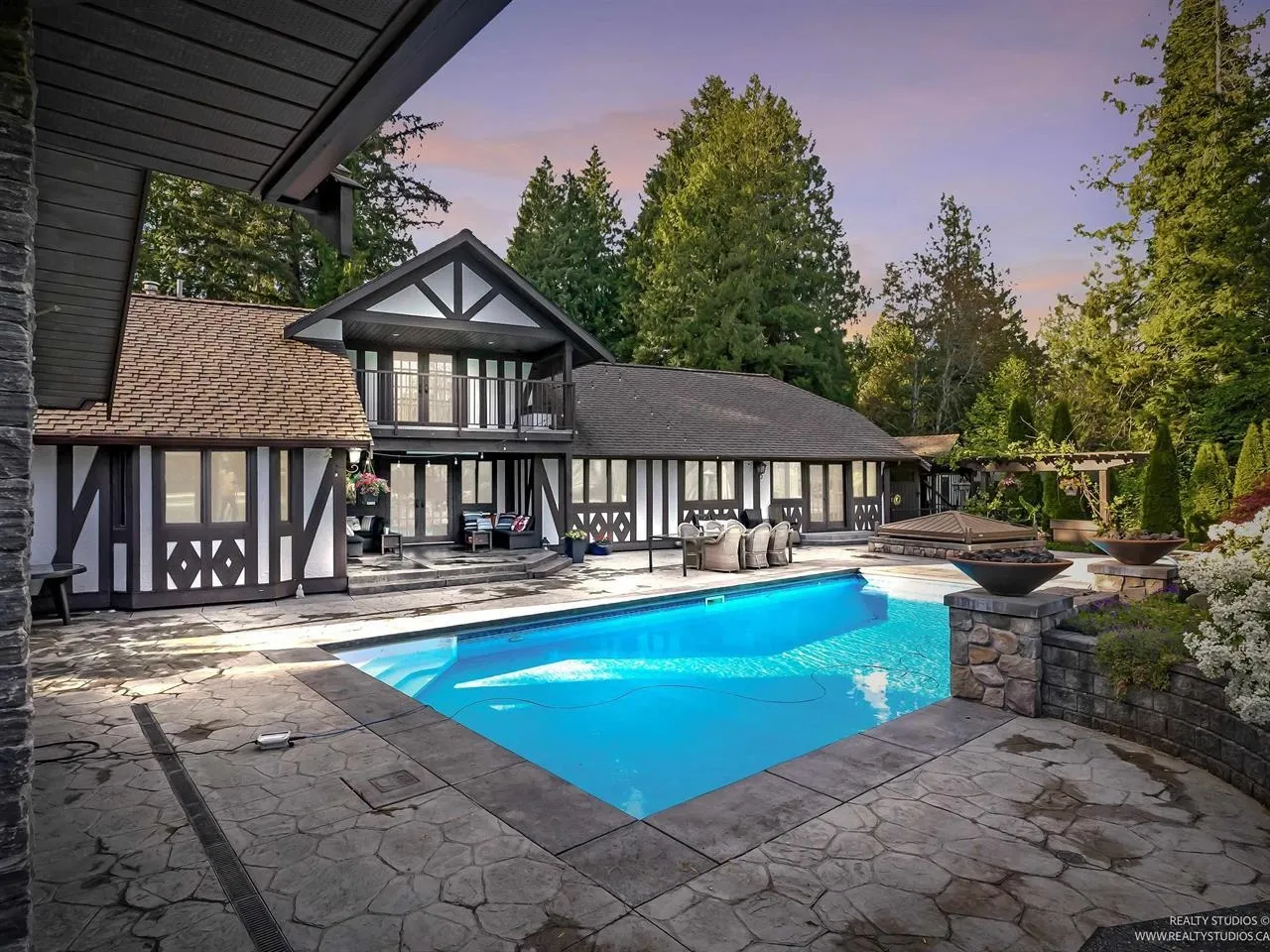 20077 Fernridge Crescent