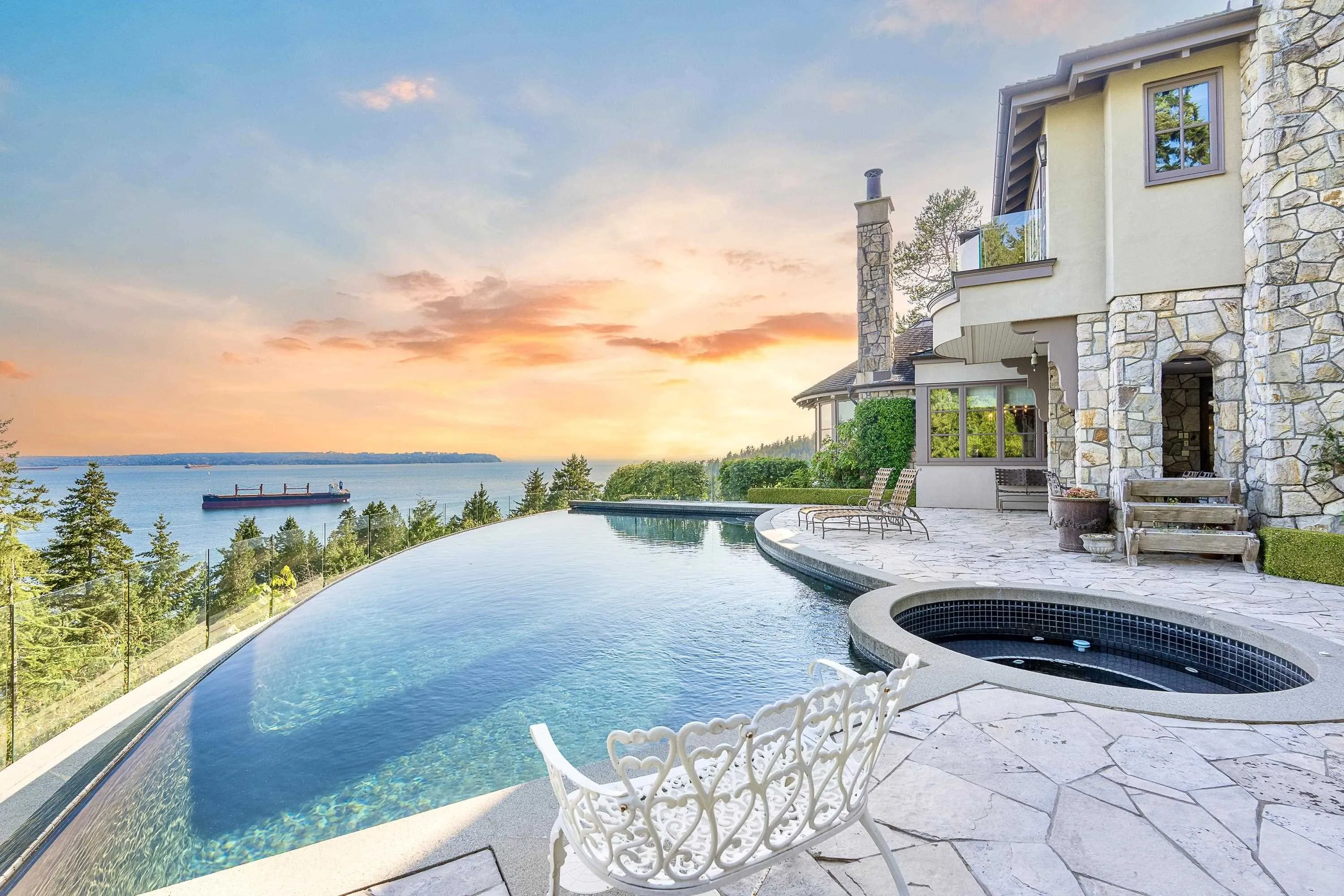 4672 Clovelly Walk