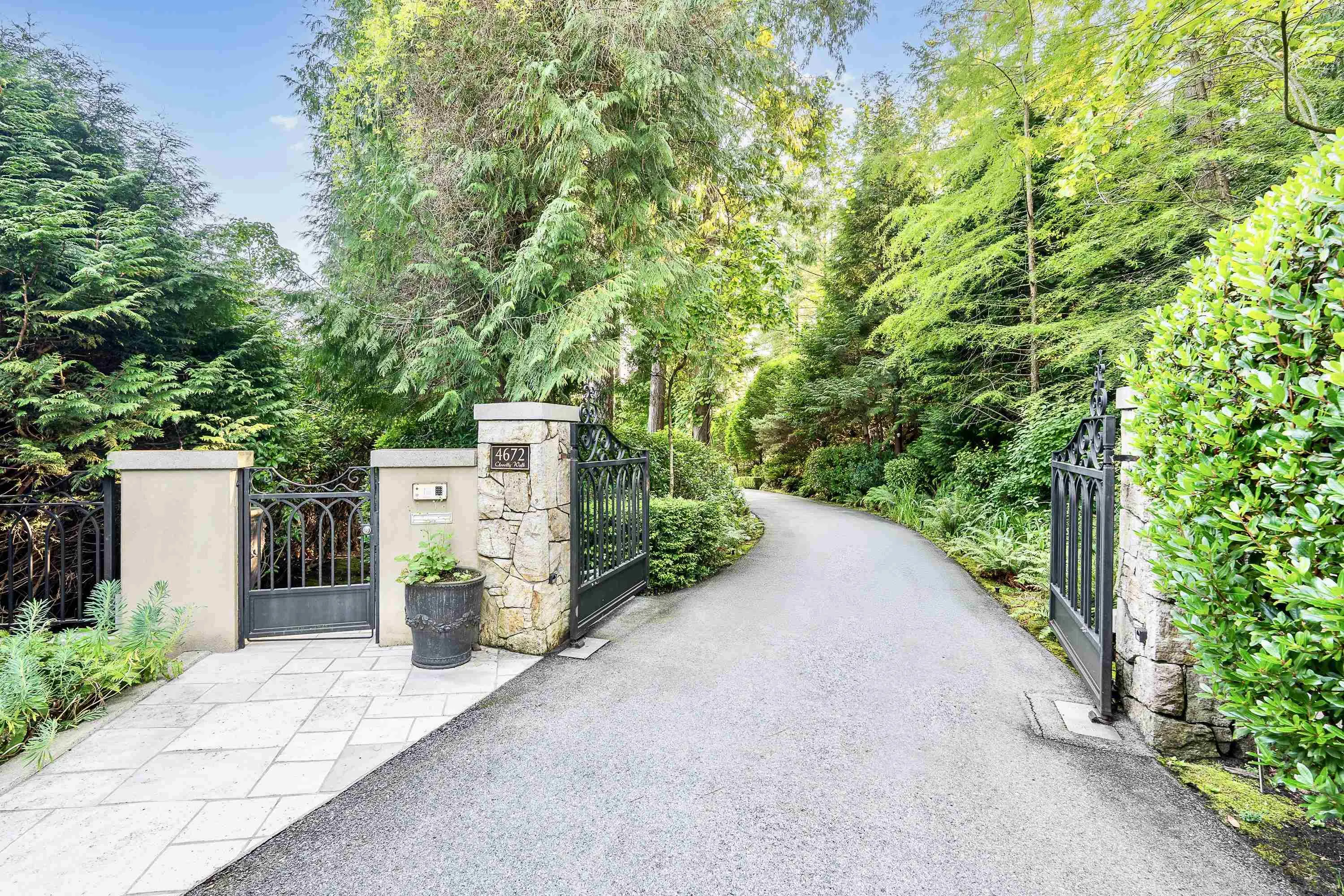 4672 Clovelly Walk