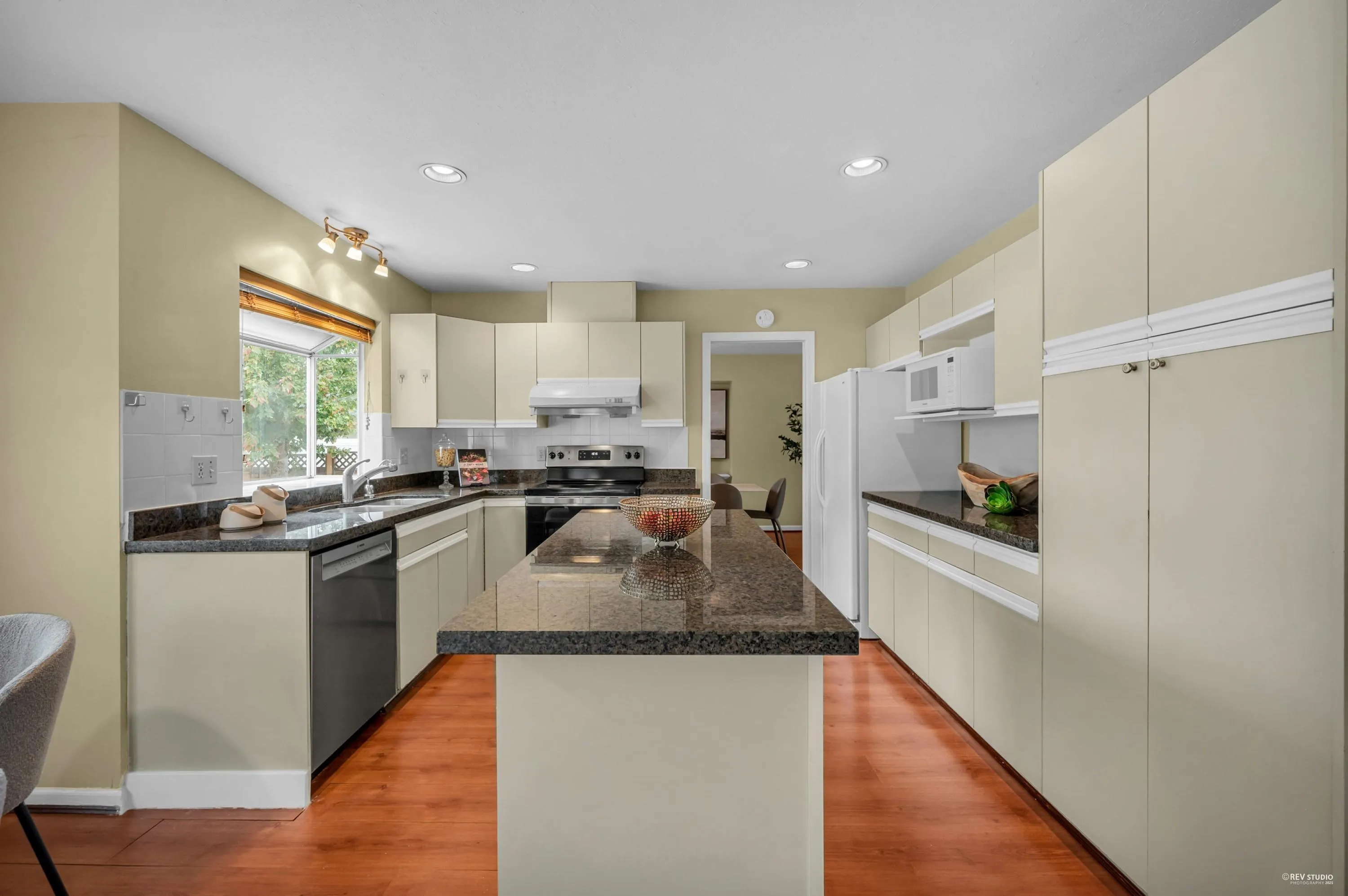 1830 Walnut Crescent