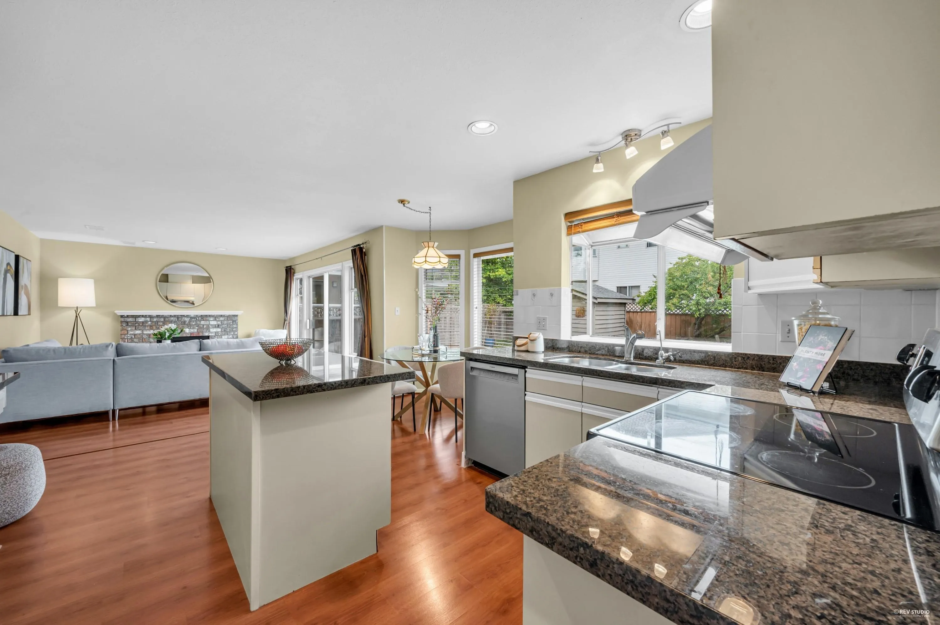 1830 Walnut Crescent