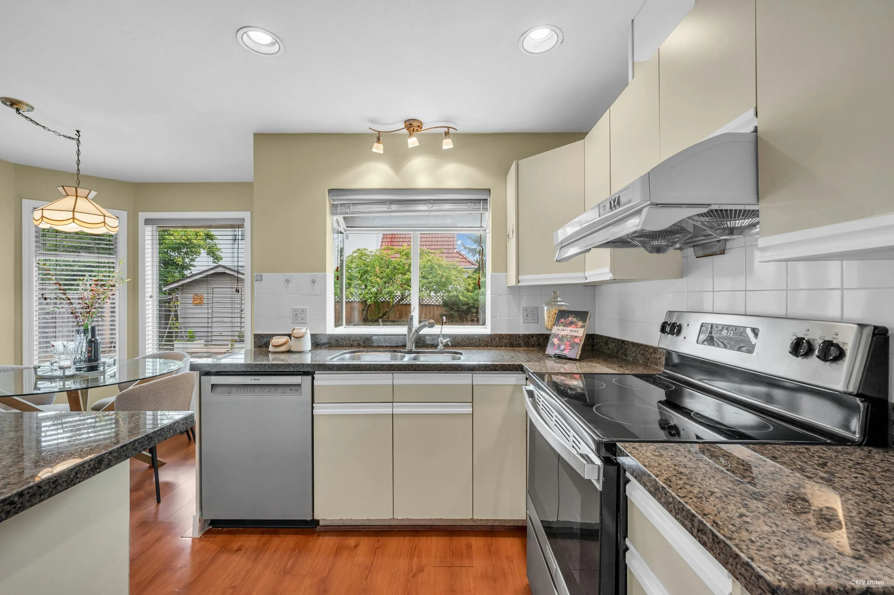 1830 Walnut Crescent