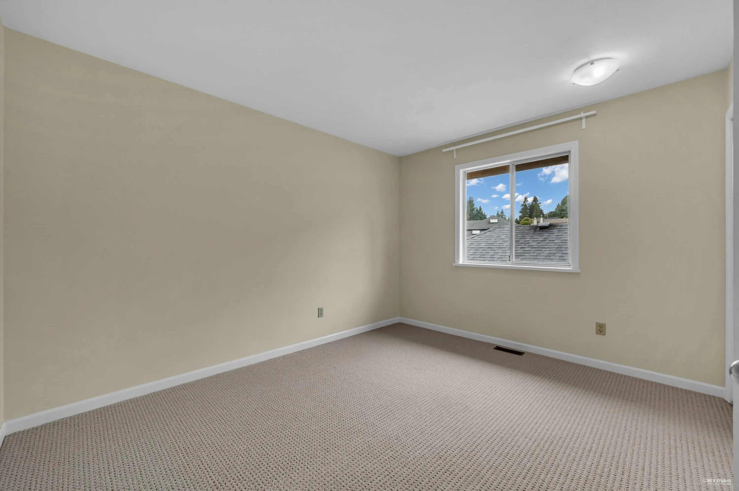 1830 Walnut Crescent
