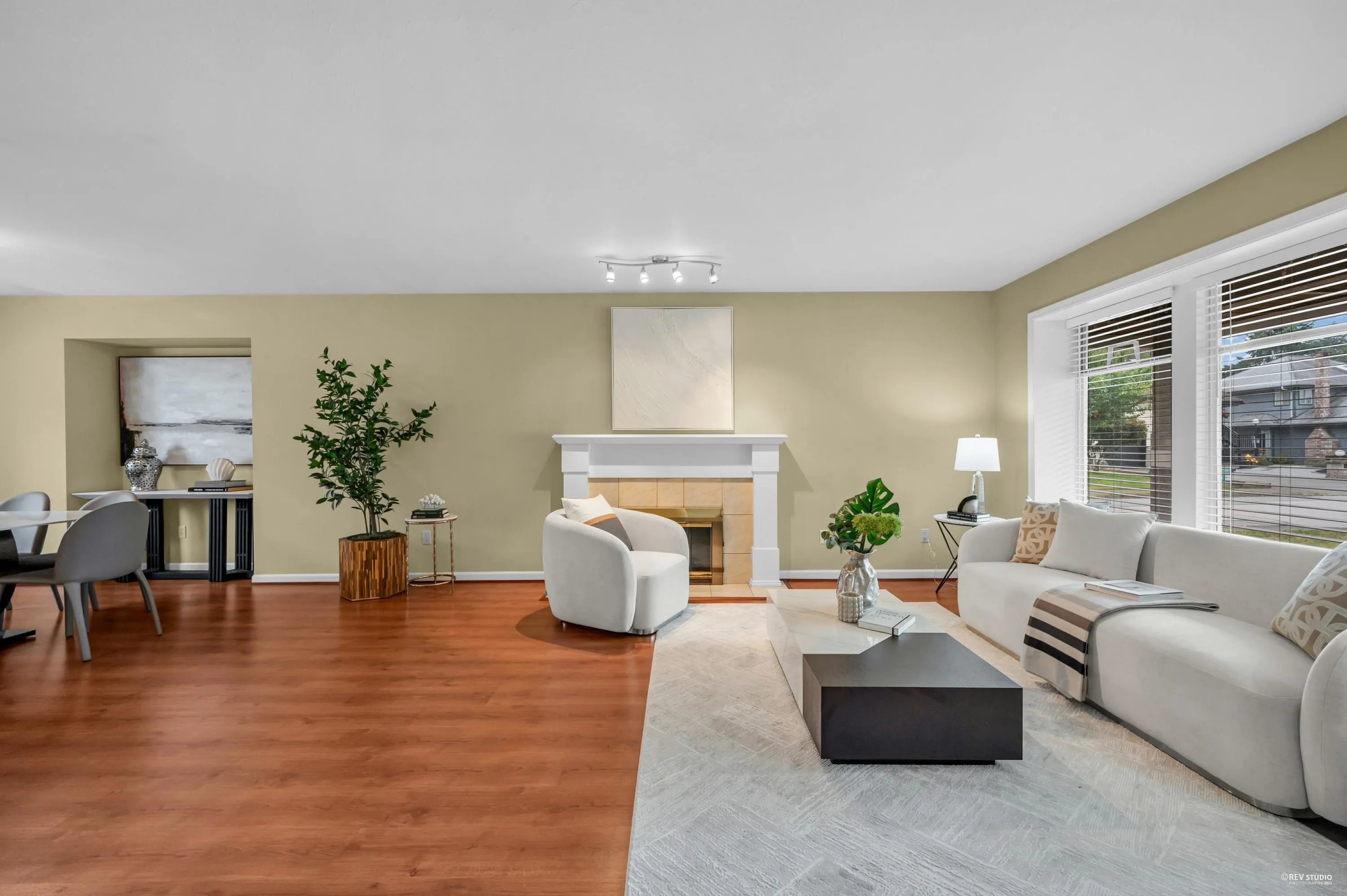 1830 Walnut Crescent
