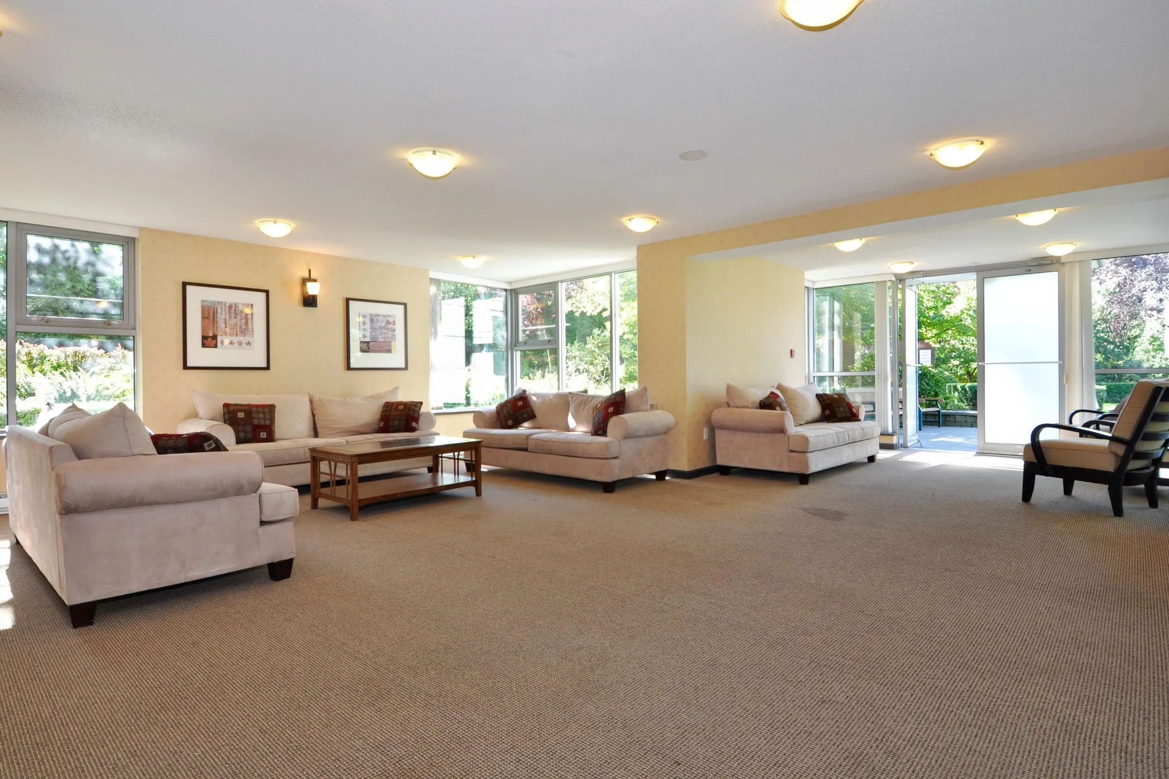 1706 235 Guildford Way