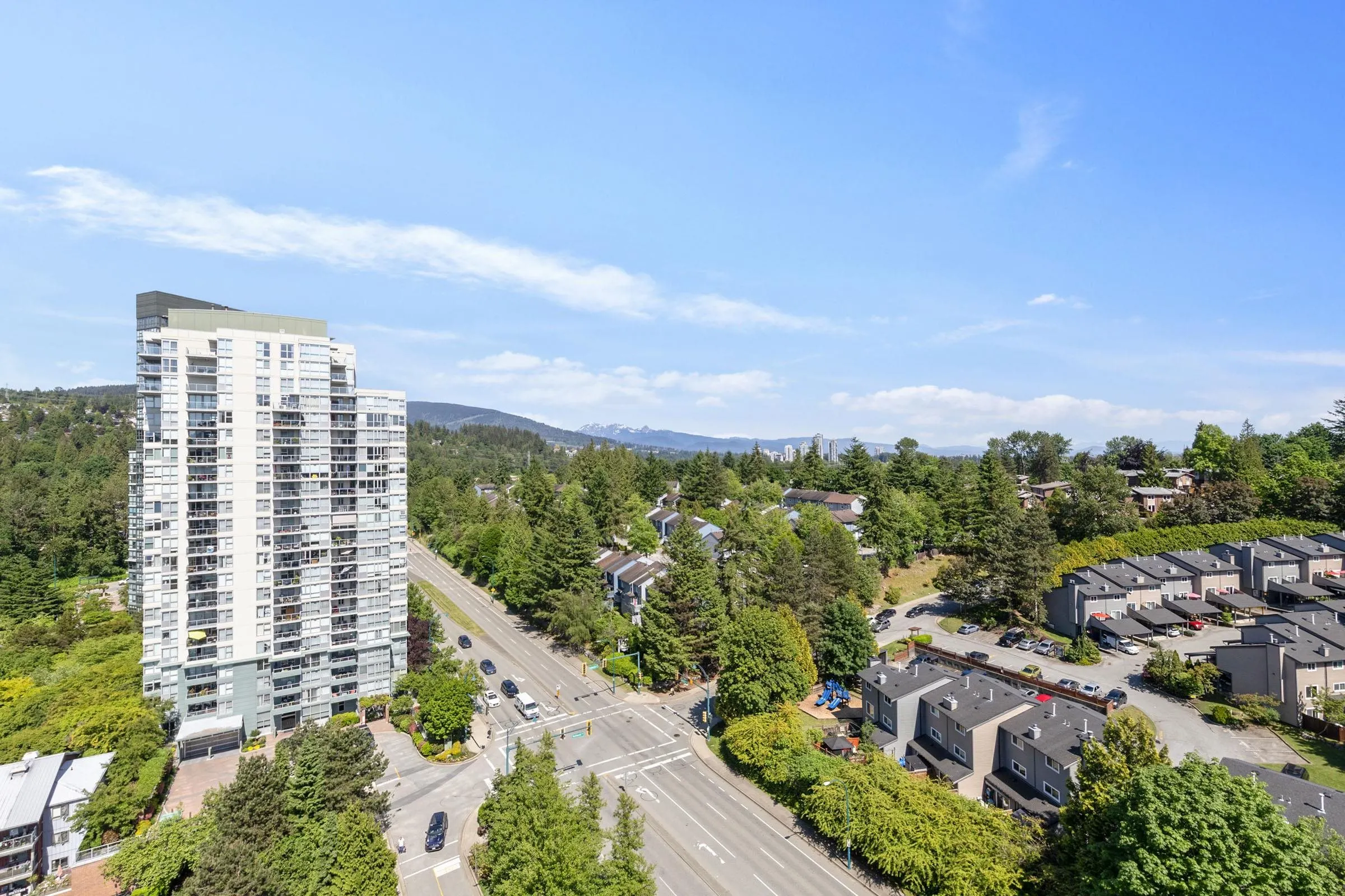 1706 235 Guildford Way