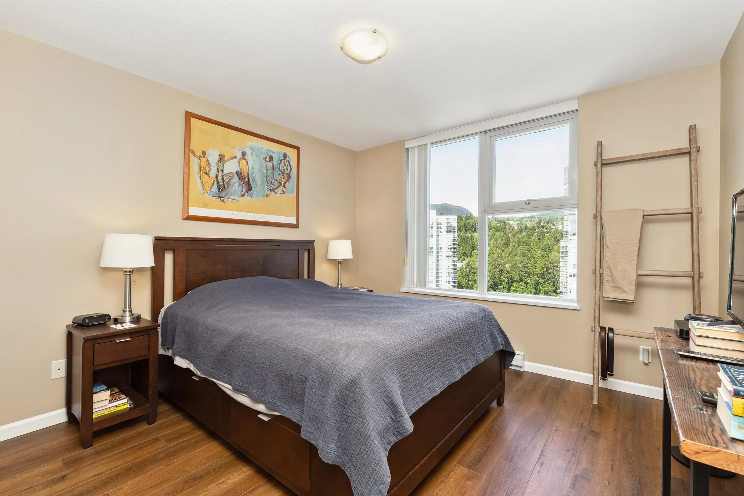 1706 235 Guildford Way