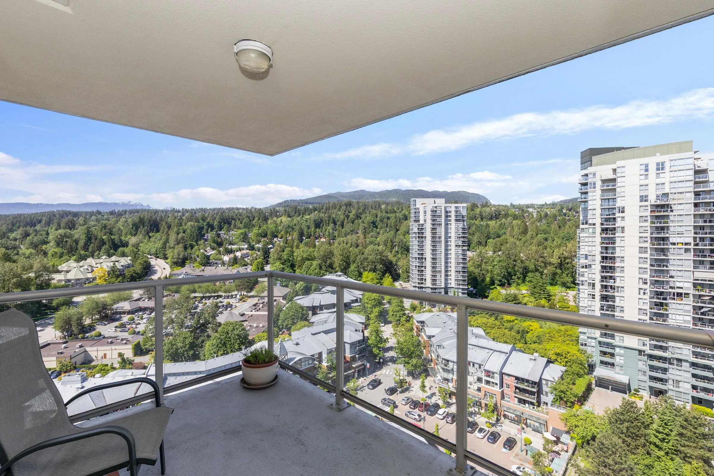 1706 235 Guildford Way