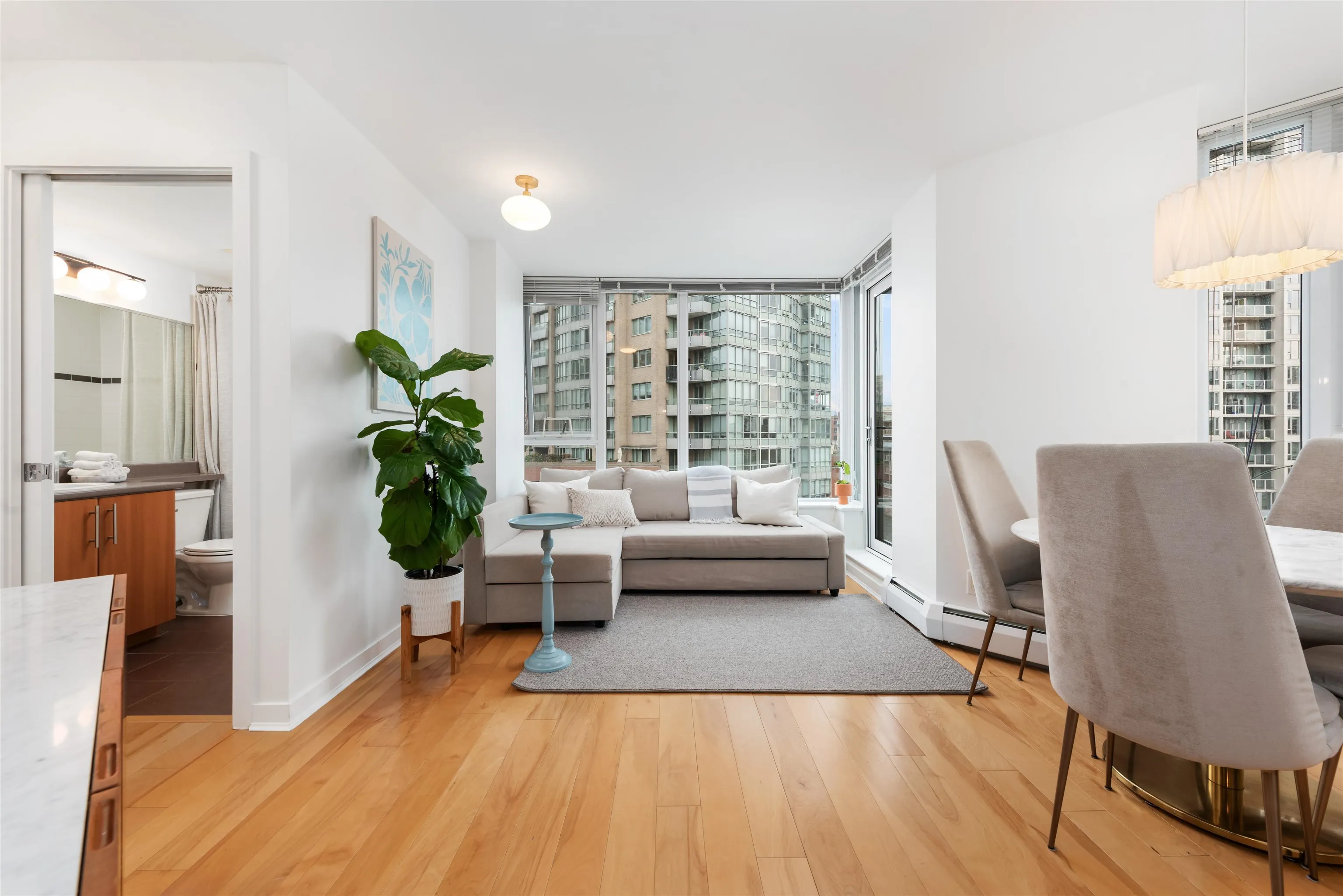 707 58 Keefer Place