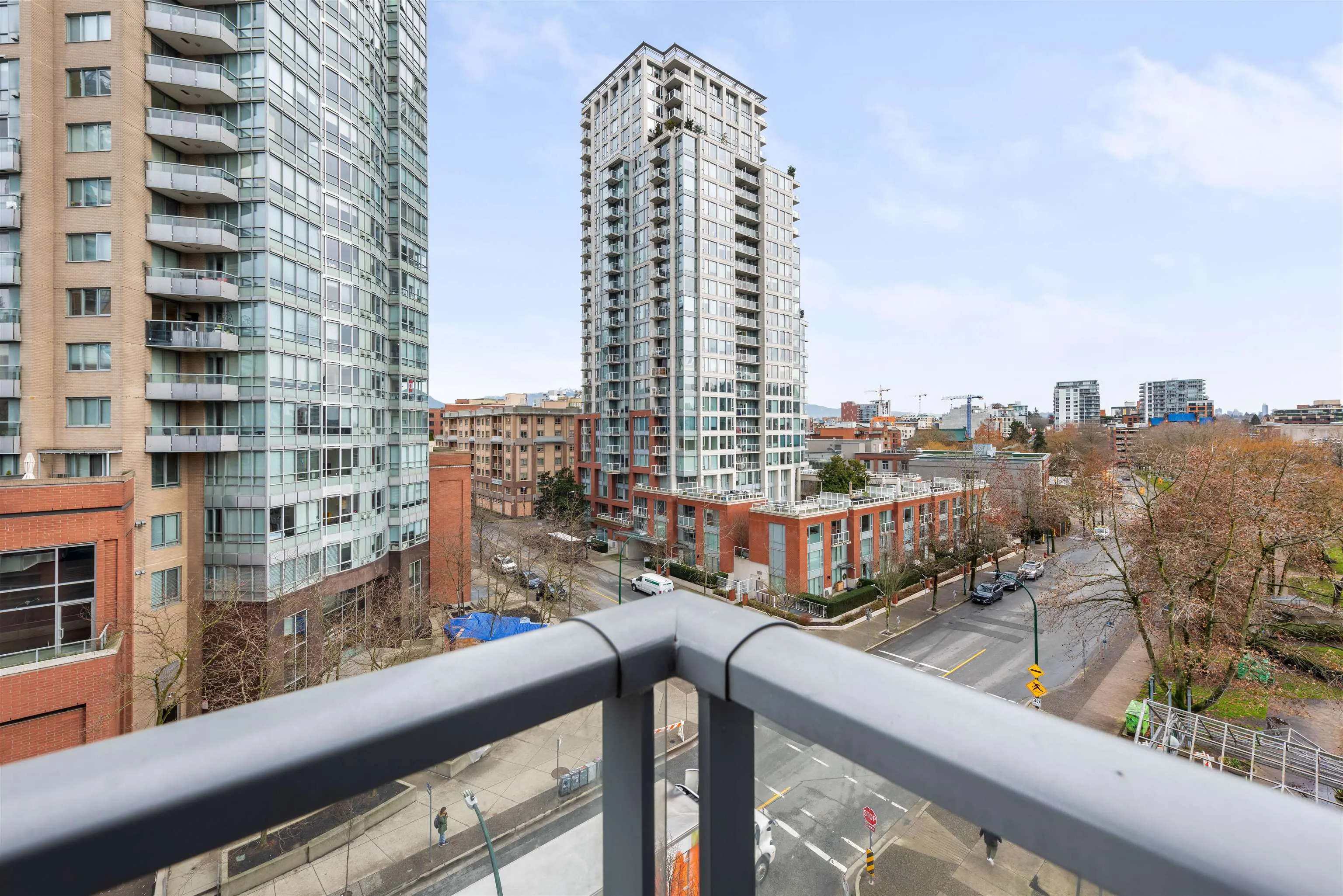 707 58 Keefer Place