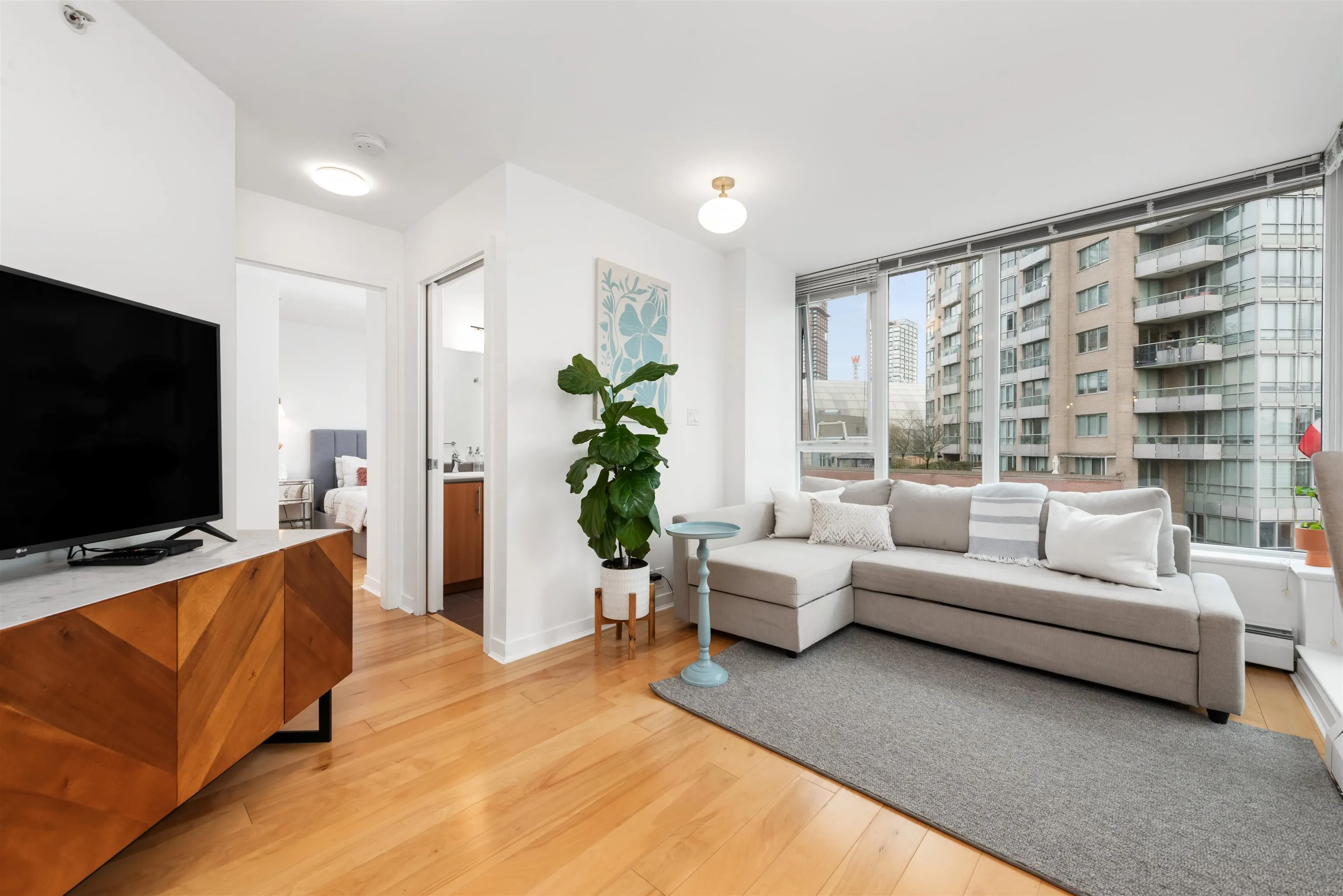707 58 Keefer Place