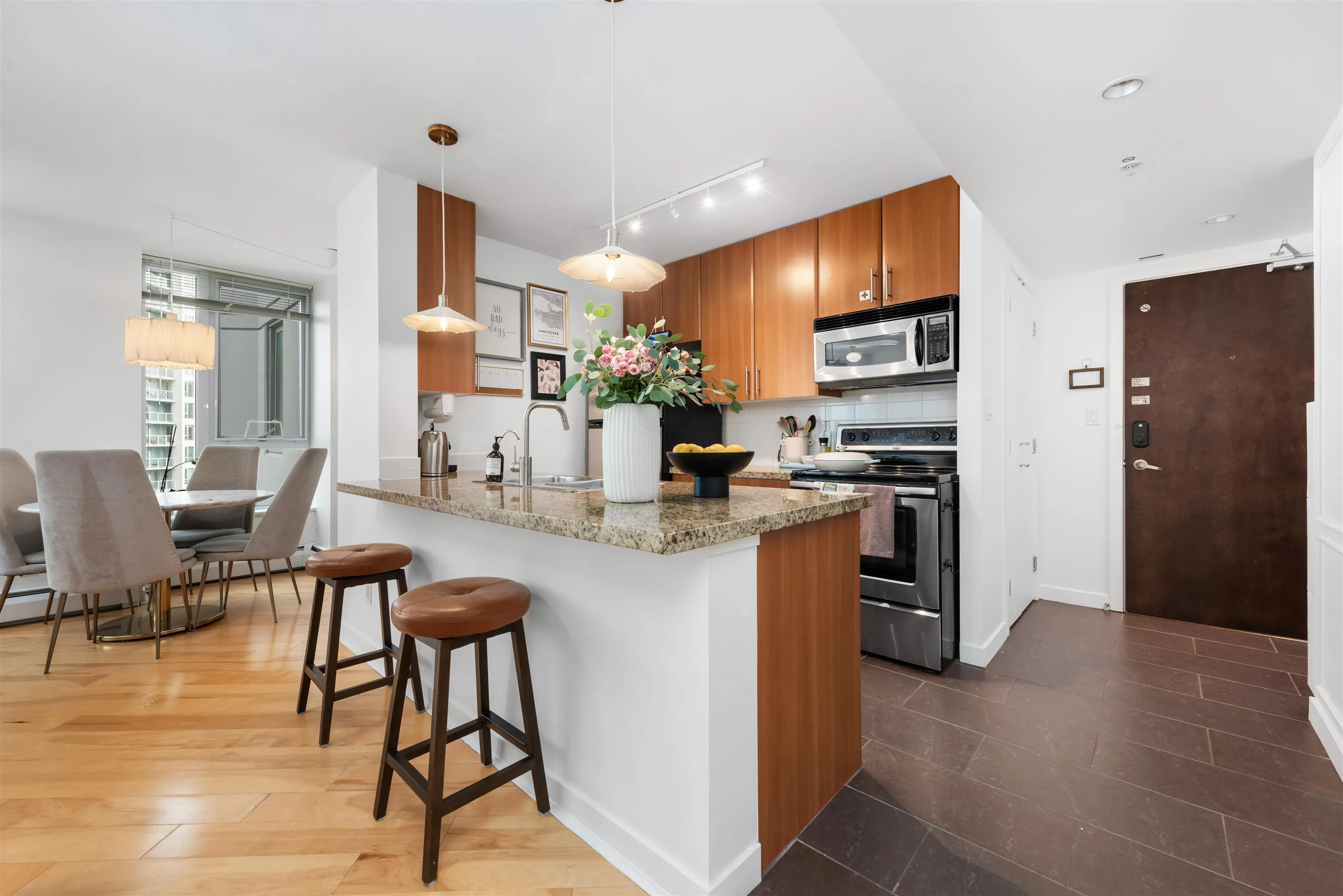707 58 Keefer Place