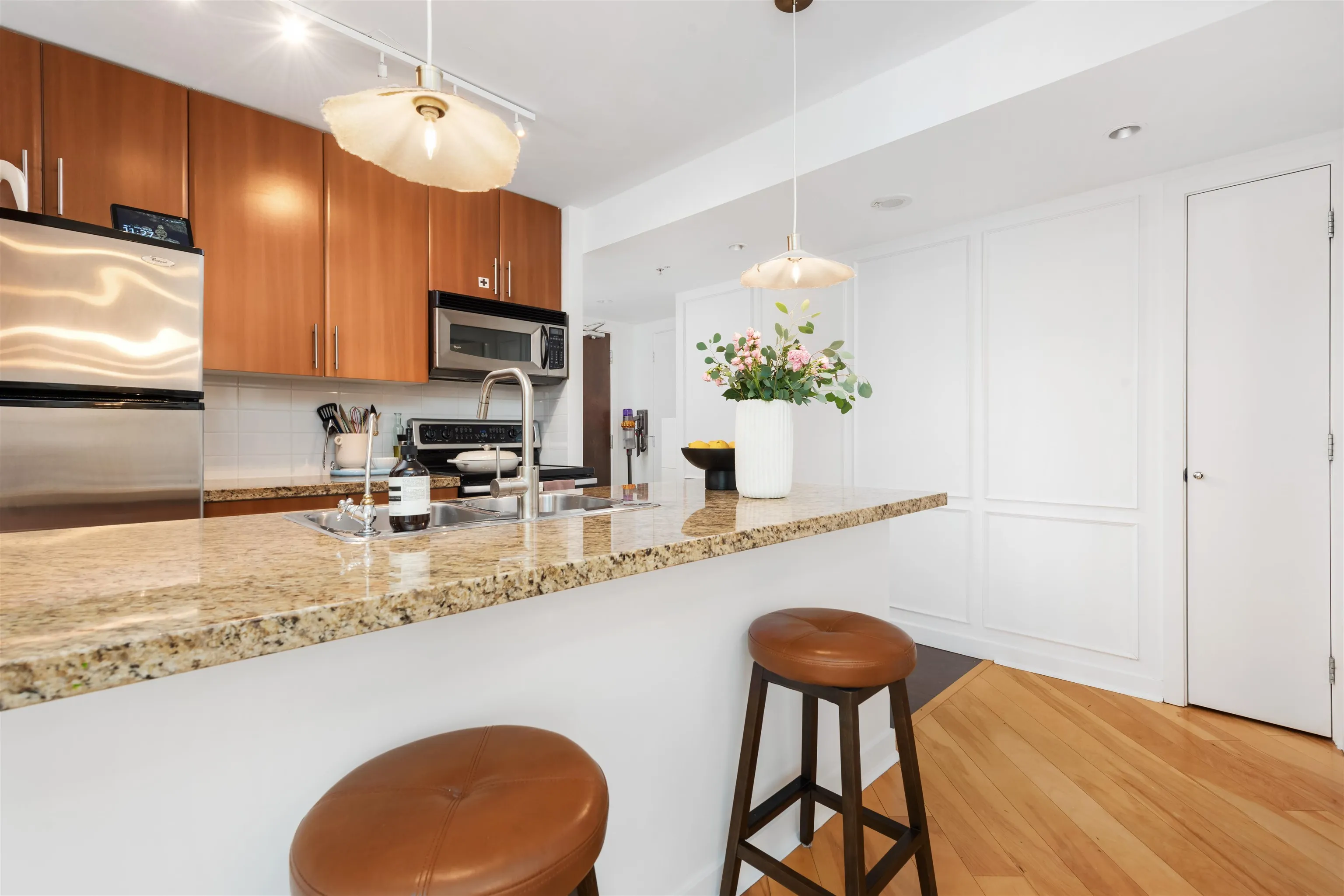 707 58 Keefer Place