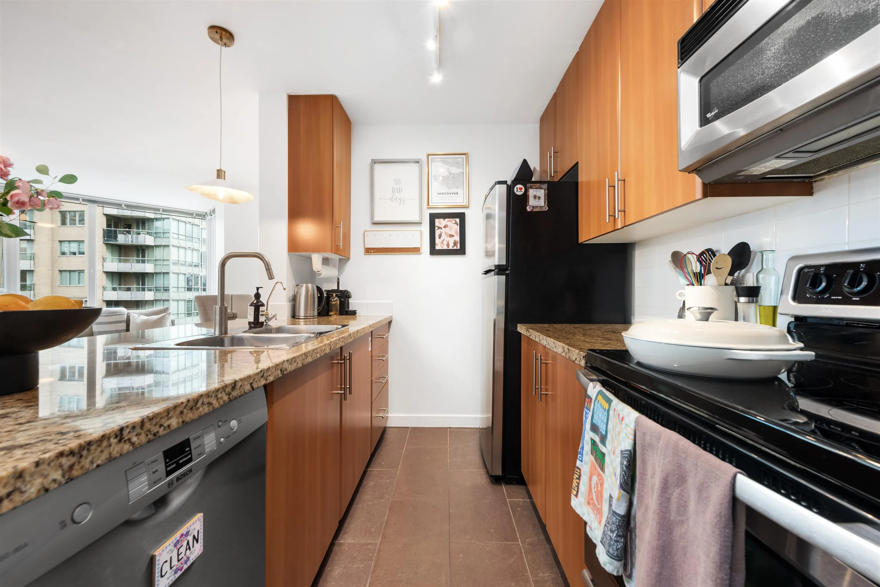 707 58 Keefer Place
