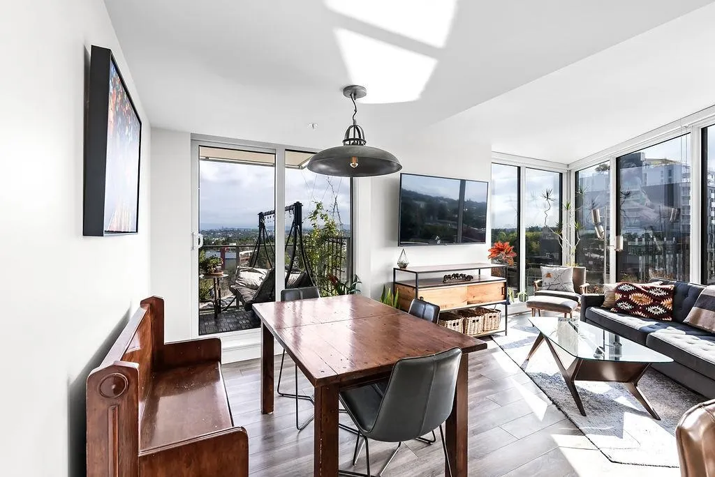 905 285 E 10th Avenue