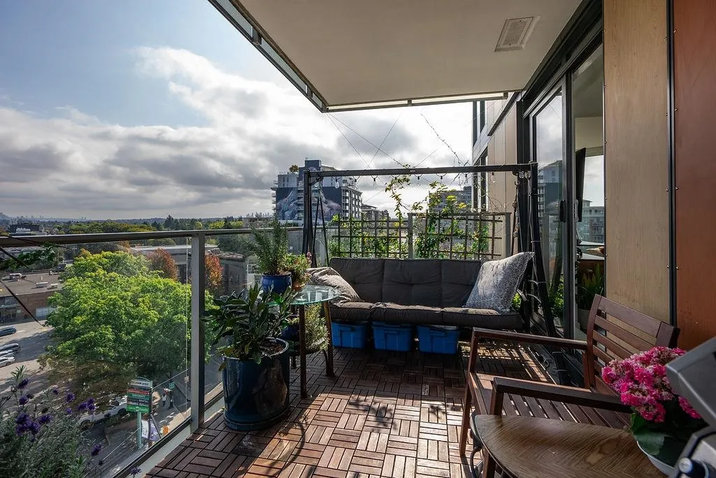 905 285 E 10th Avenue