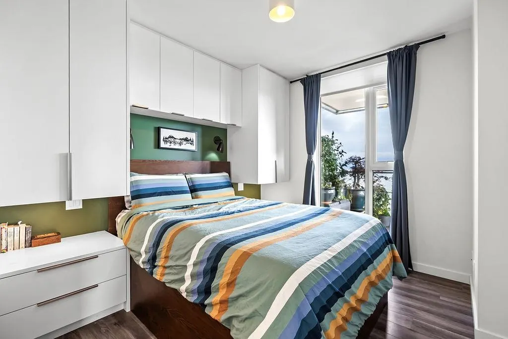 905 285 E 10th Avenue