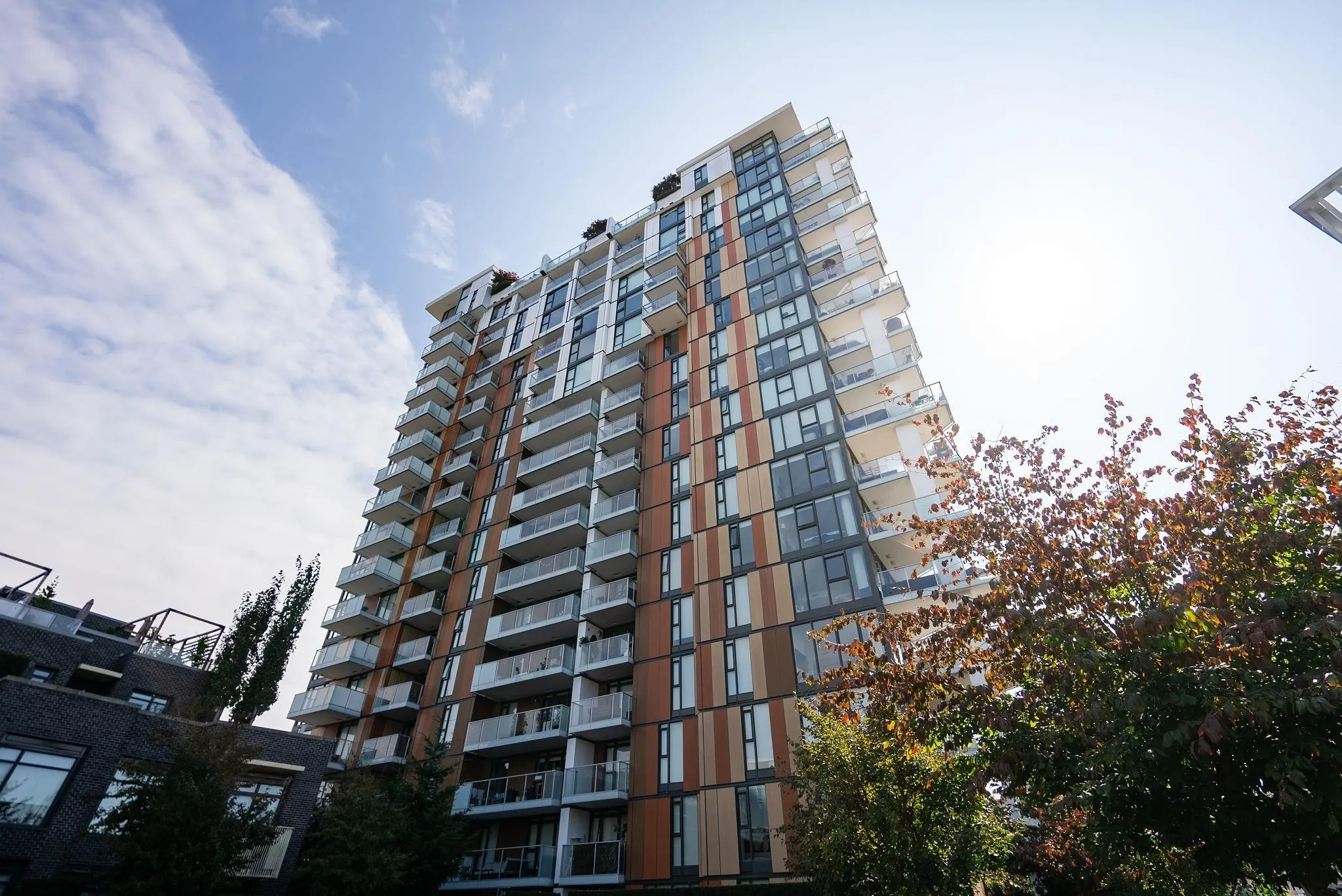 905 285 E 10th Avenue