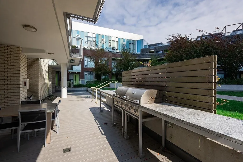 905 285 E 10th Avenue