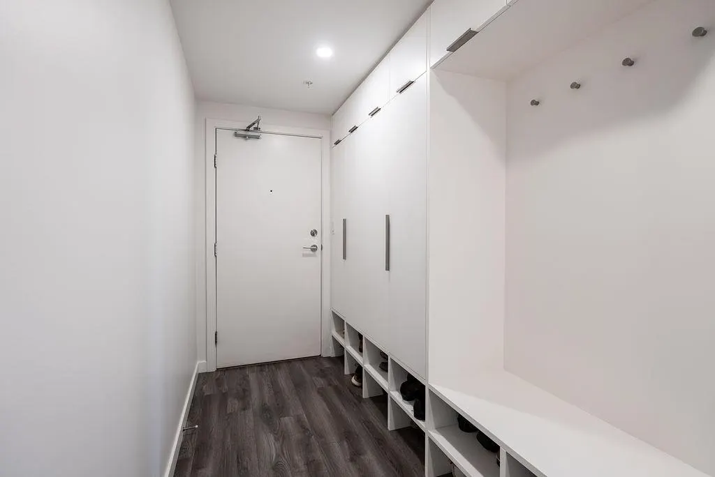 905 285 E 10th Avenue