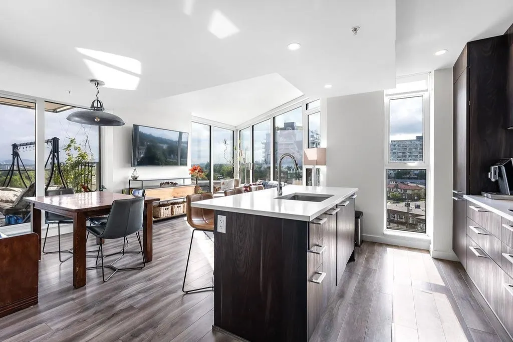 905 285 E 10th Avenue