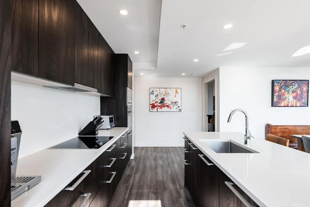 905 285 E 10th Avenue