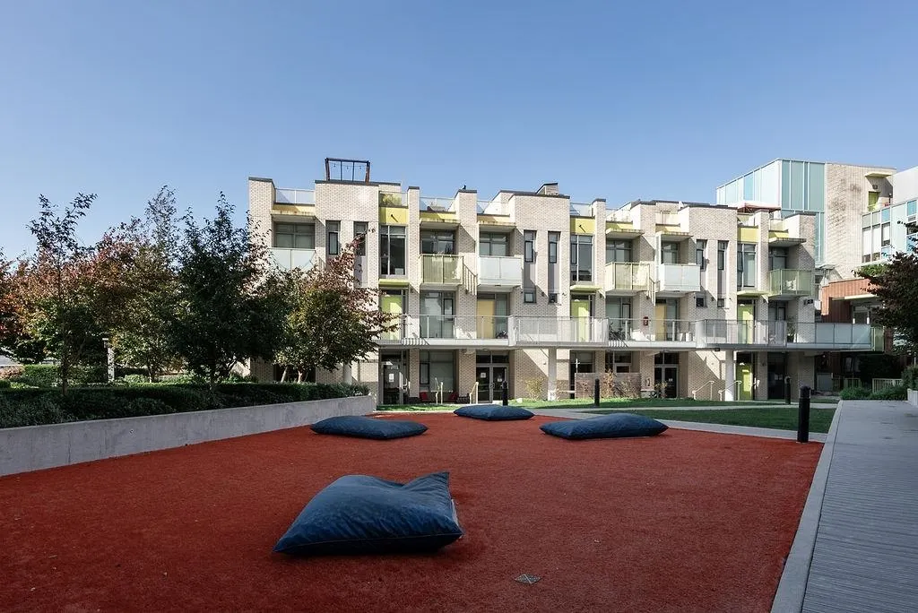 905 285 E 10th Avenue