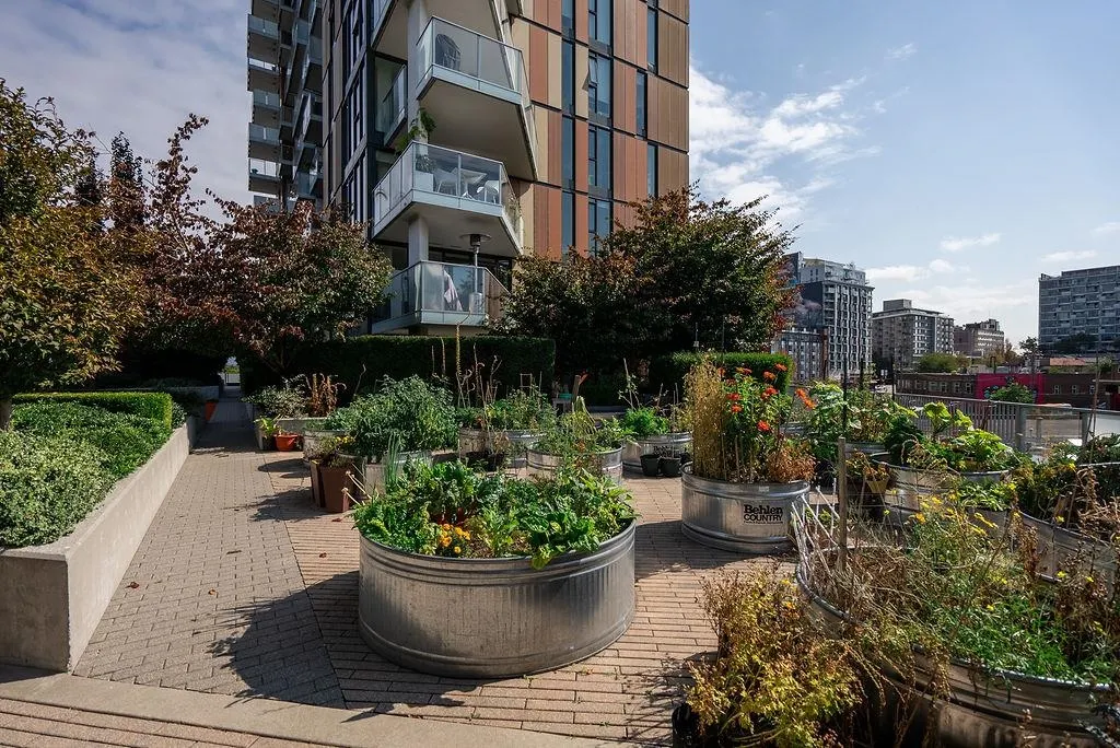 905 285 E 10th Avenue