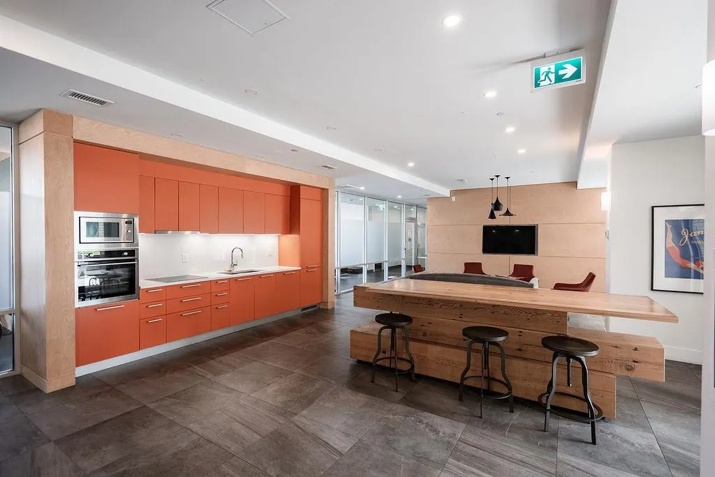 905 285 E 10th Avenue