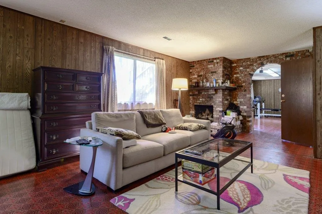 8194 Woodlake Court