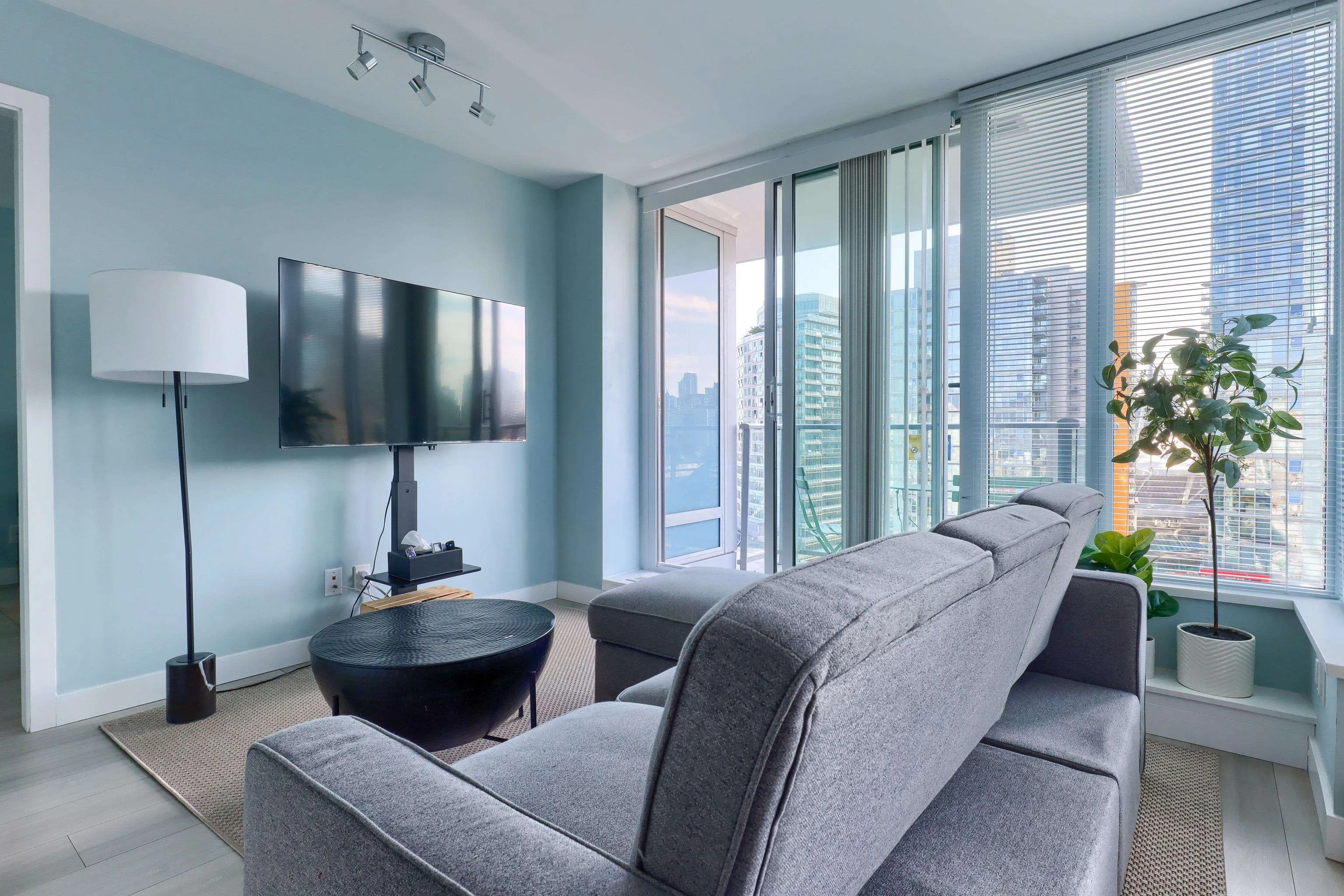 2601 188 Keefer Place
