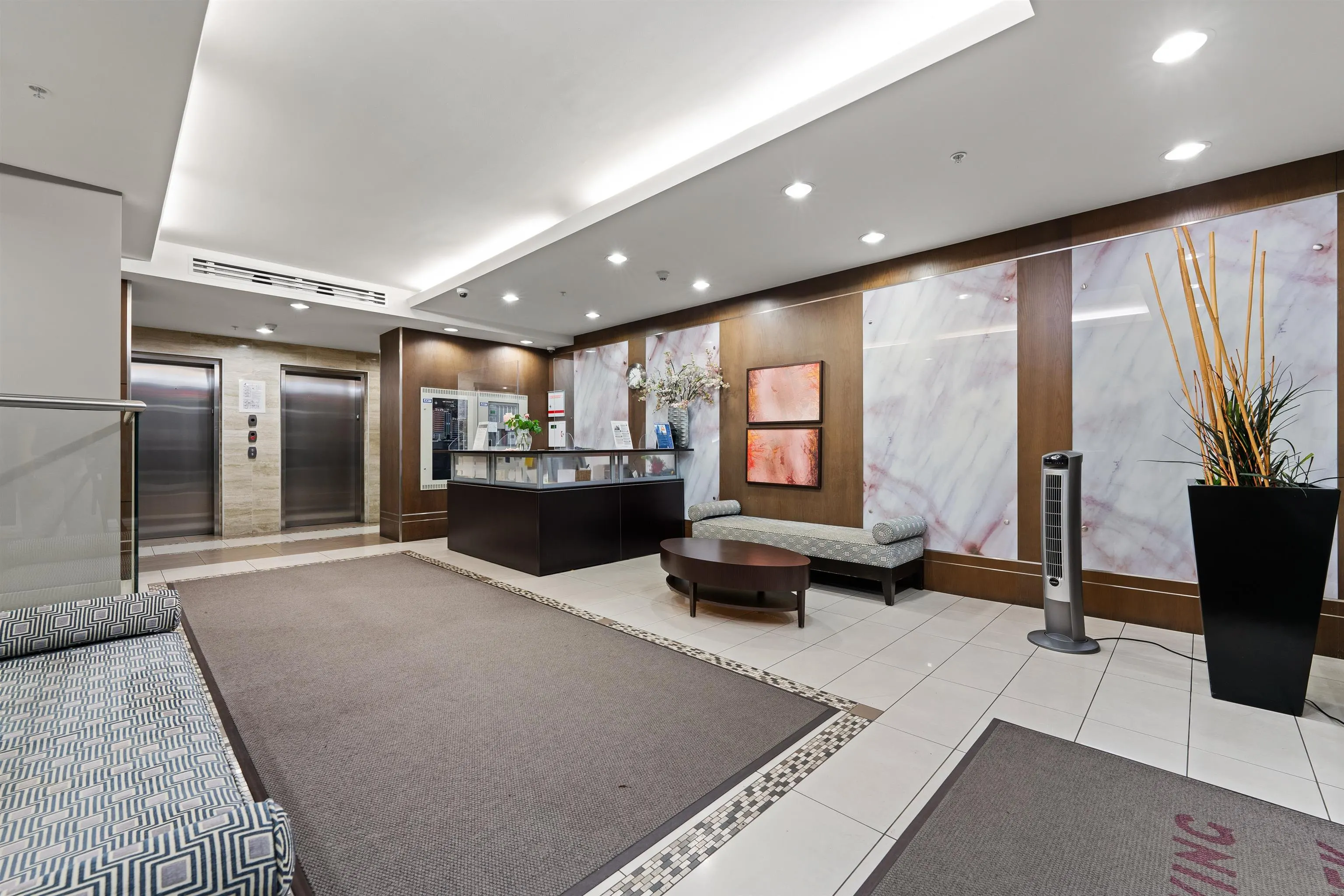 1004 1887 Crowe Street