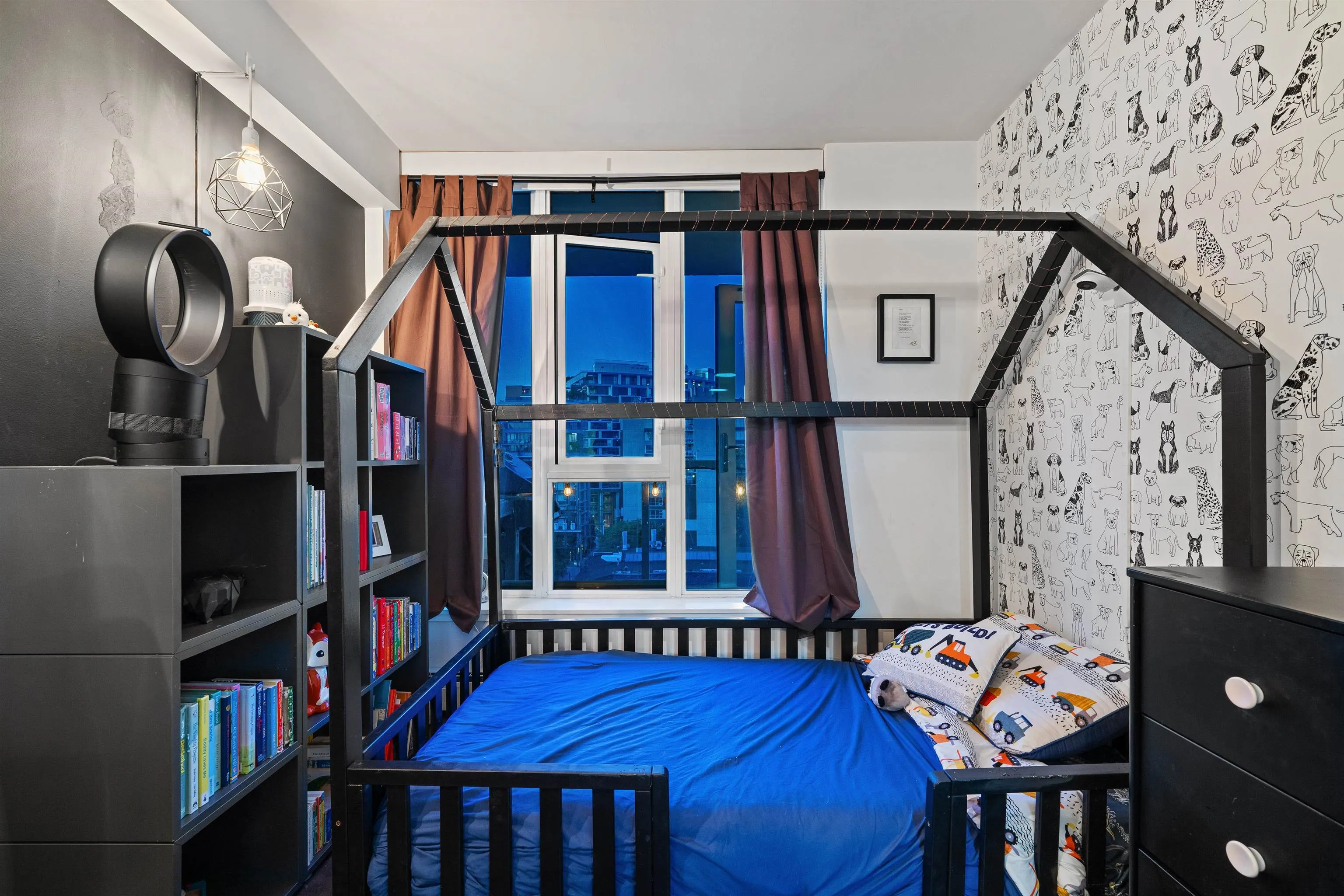 1004 1887 Crowe Street