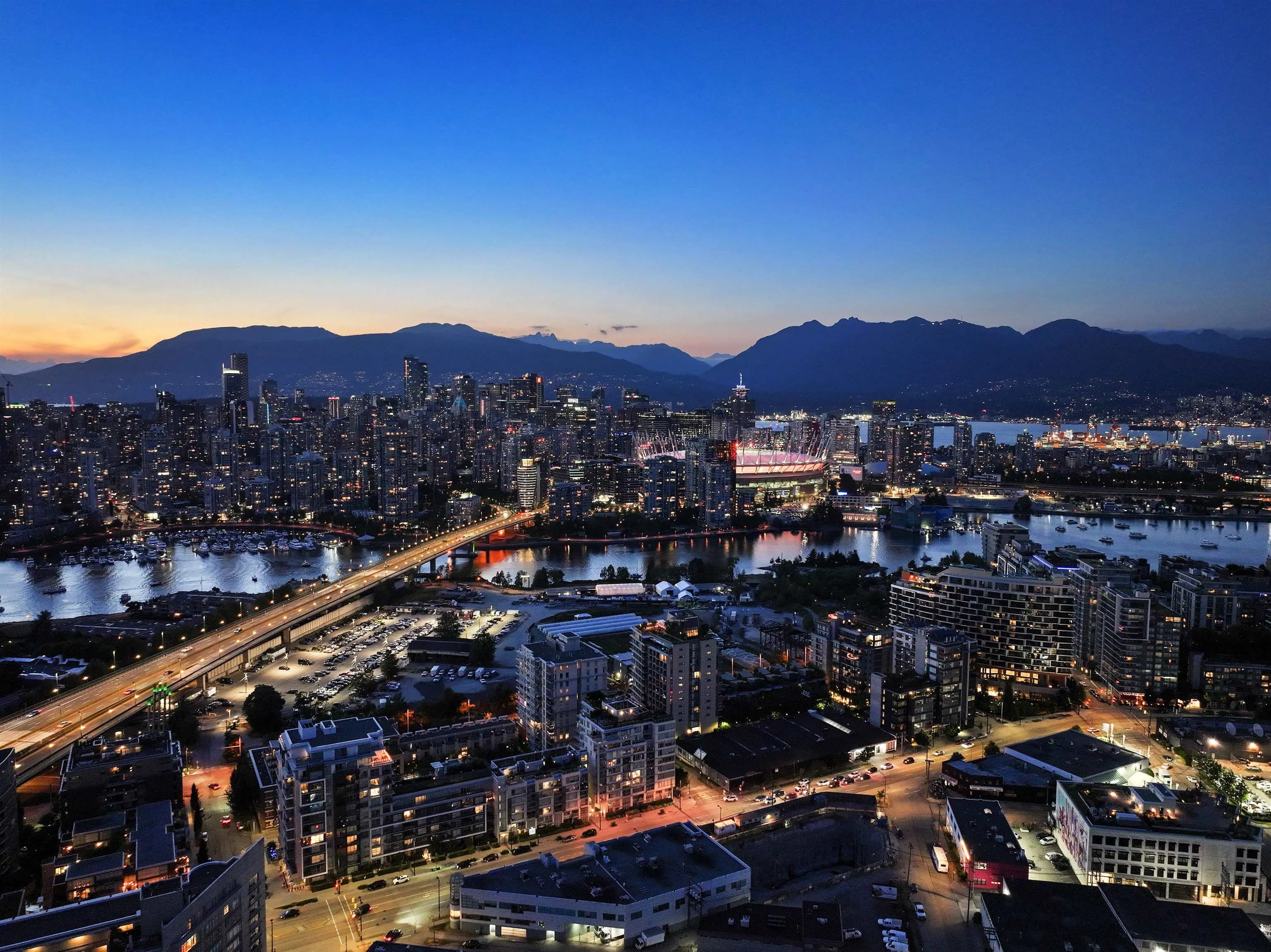 1004 1887 Crowe Street