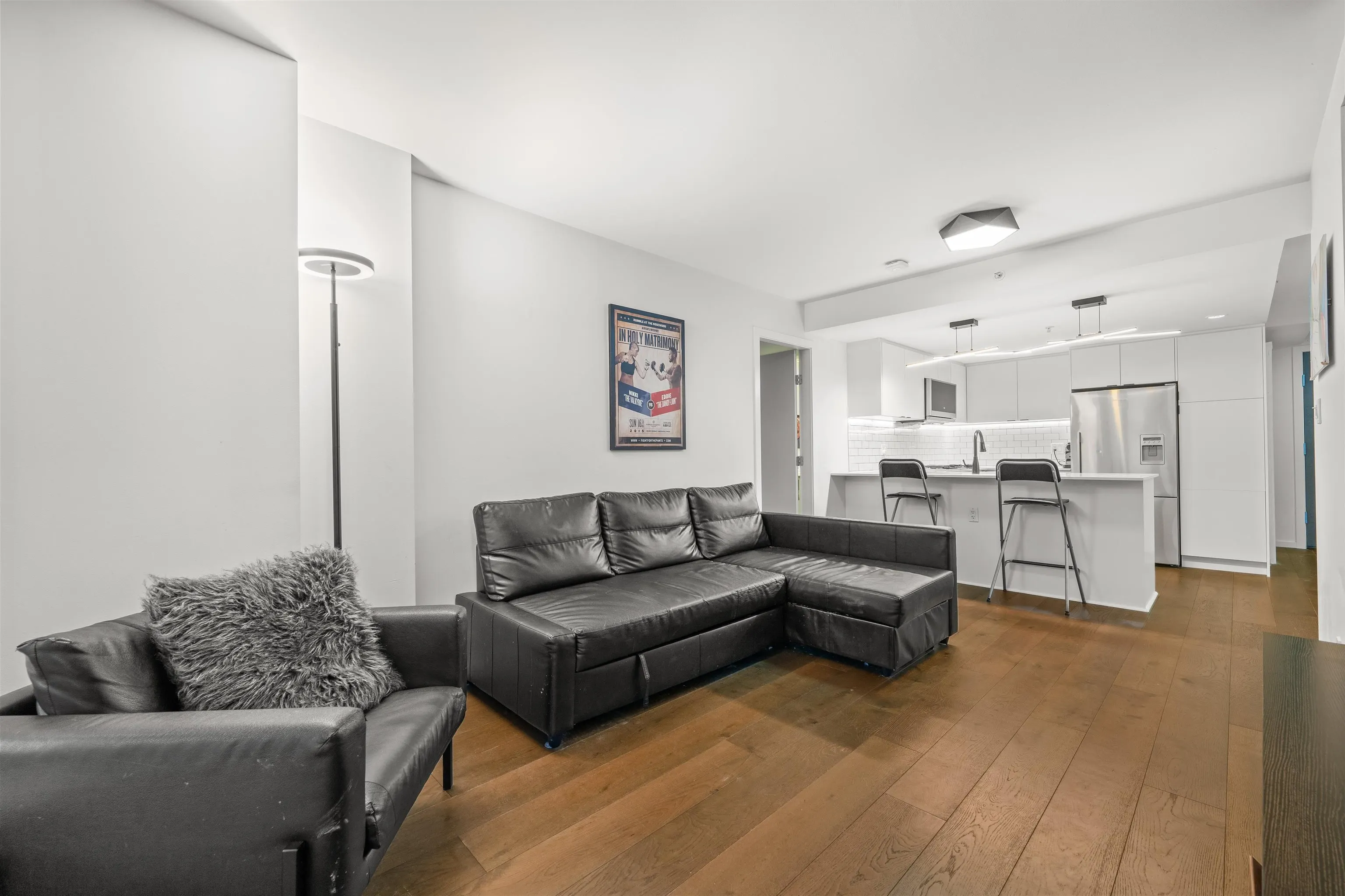 1004 1887 Crowe Street