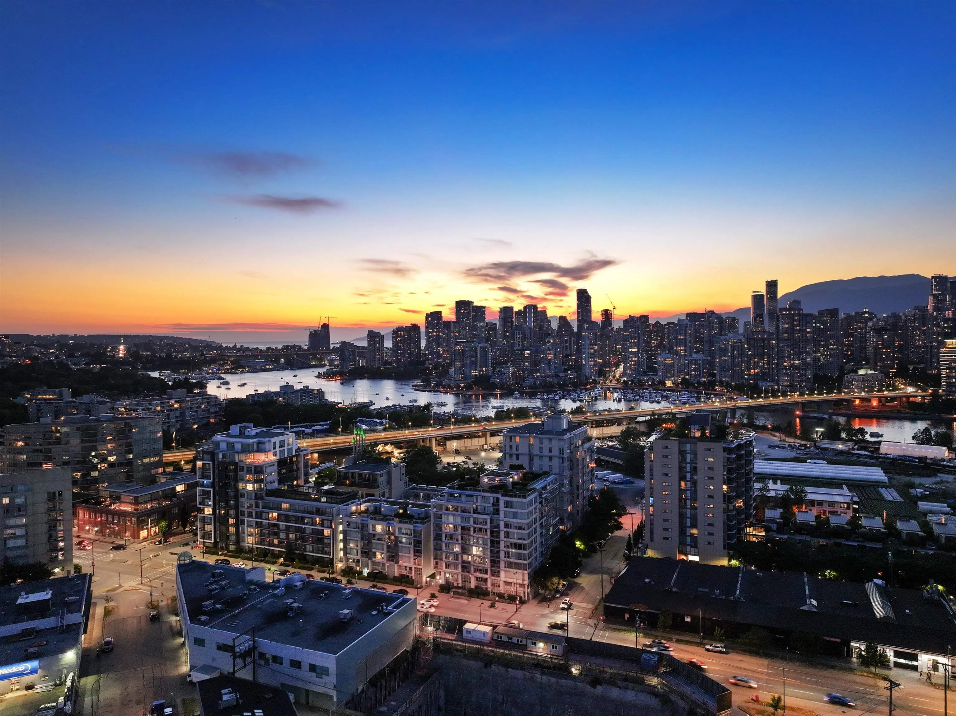 1004 1887 Crowe Street