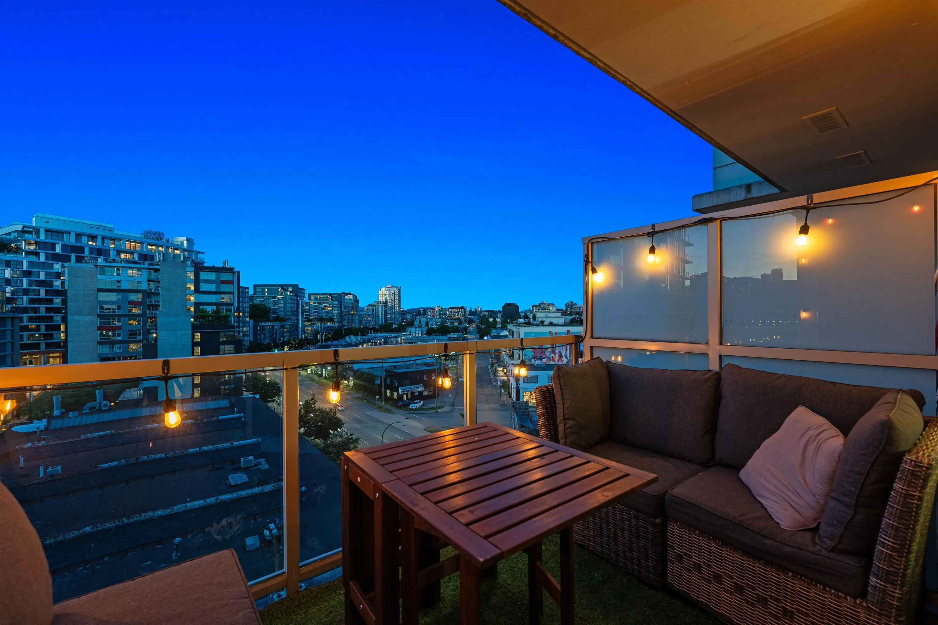 1004 1887 Crowe Street