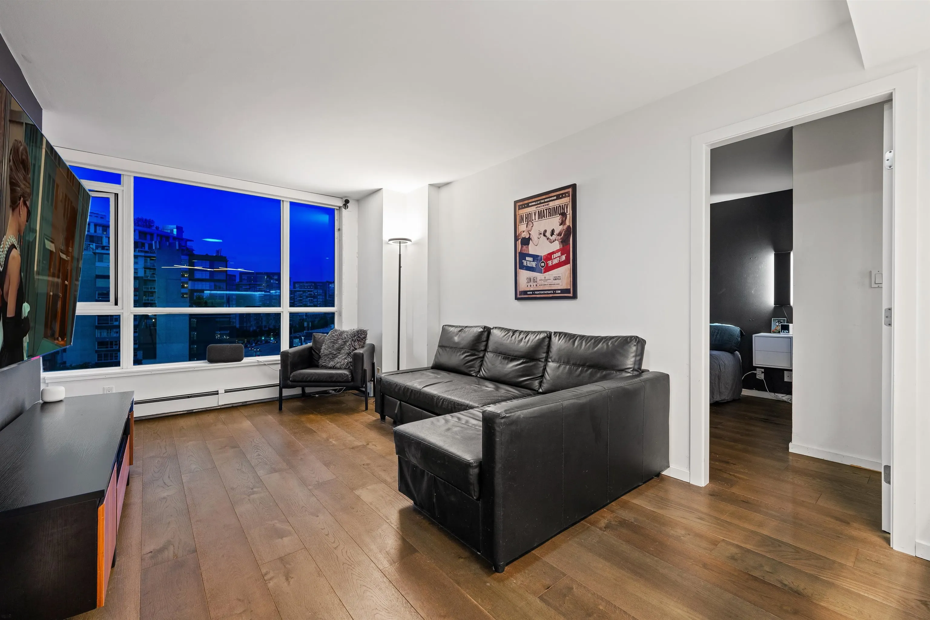 1004 1887 Crowe Street