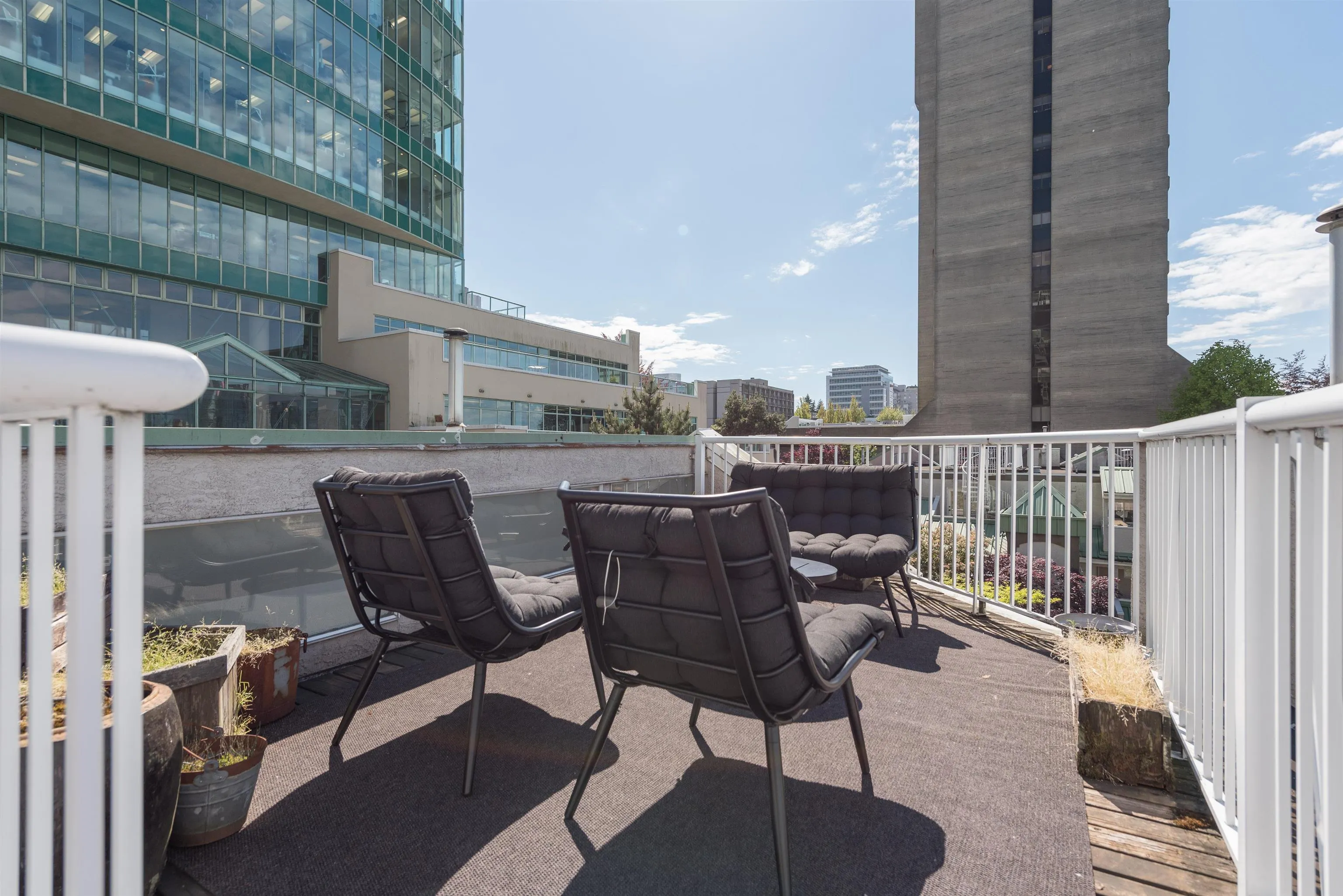 208 788 W 8th Avenue