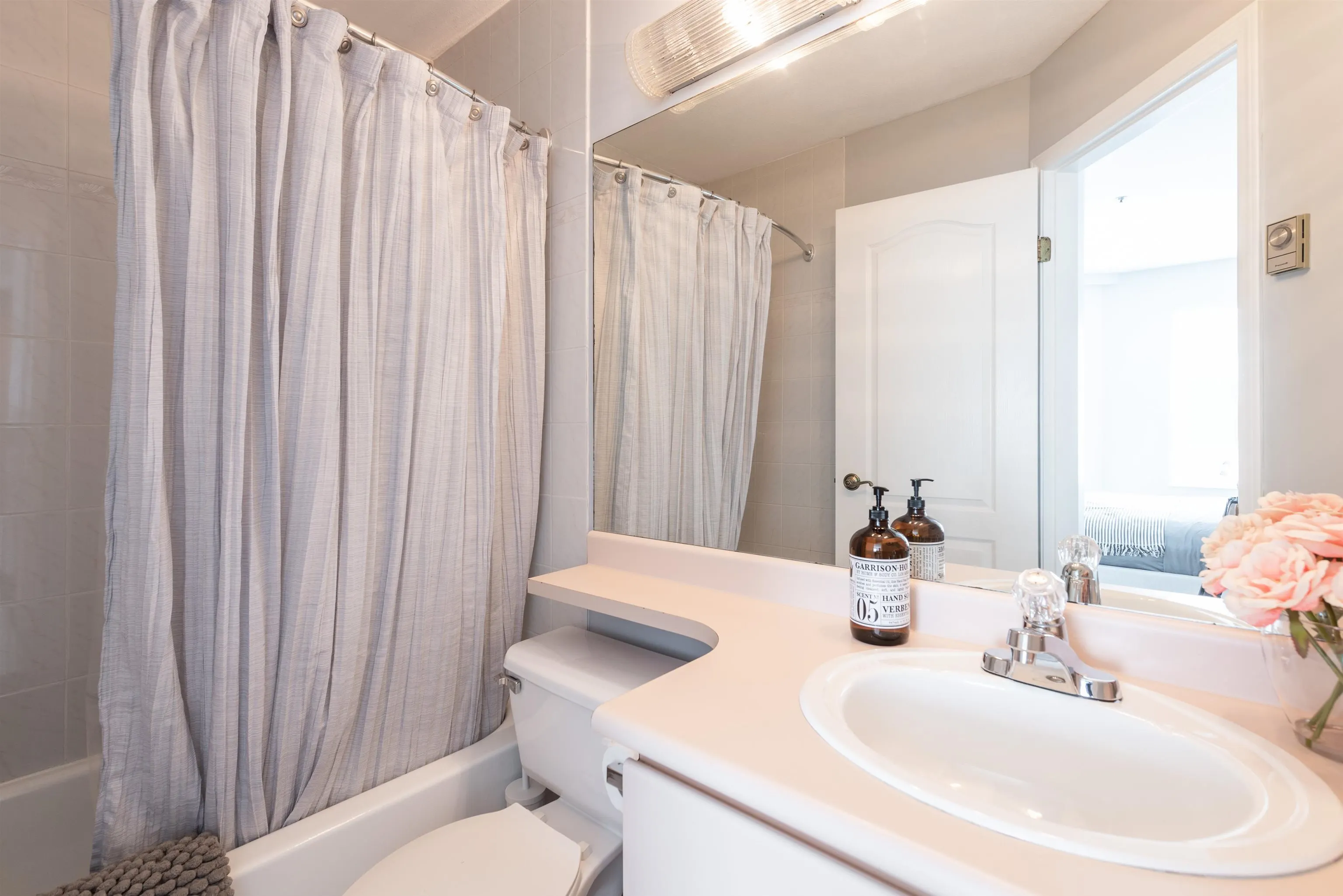 208 788 W 8th Avenue