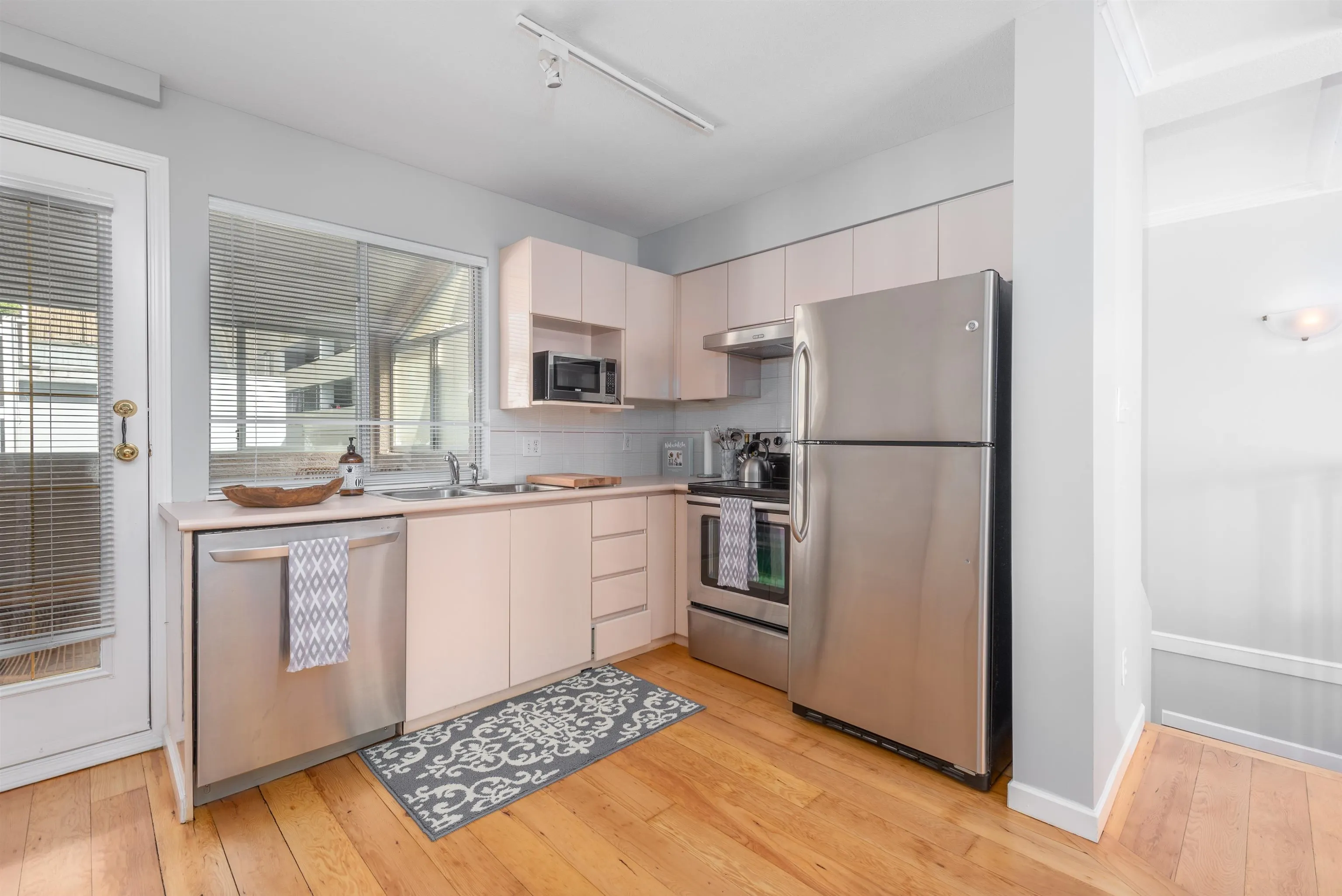 208 788 W 8th Avenue