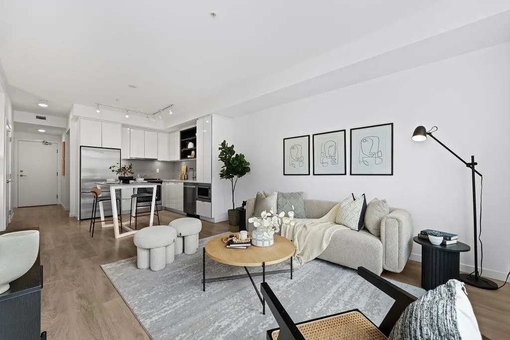 206 725 Marine Drive