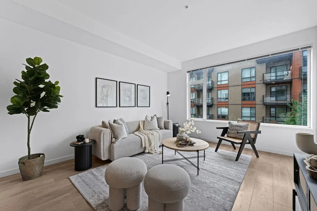 206 725 Marine Drive